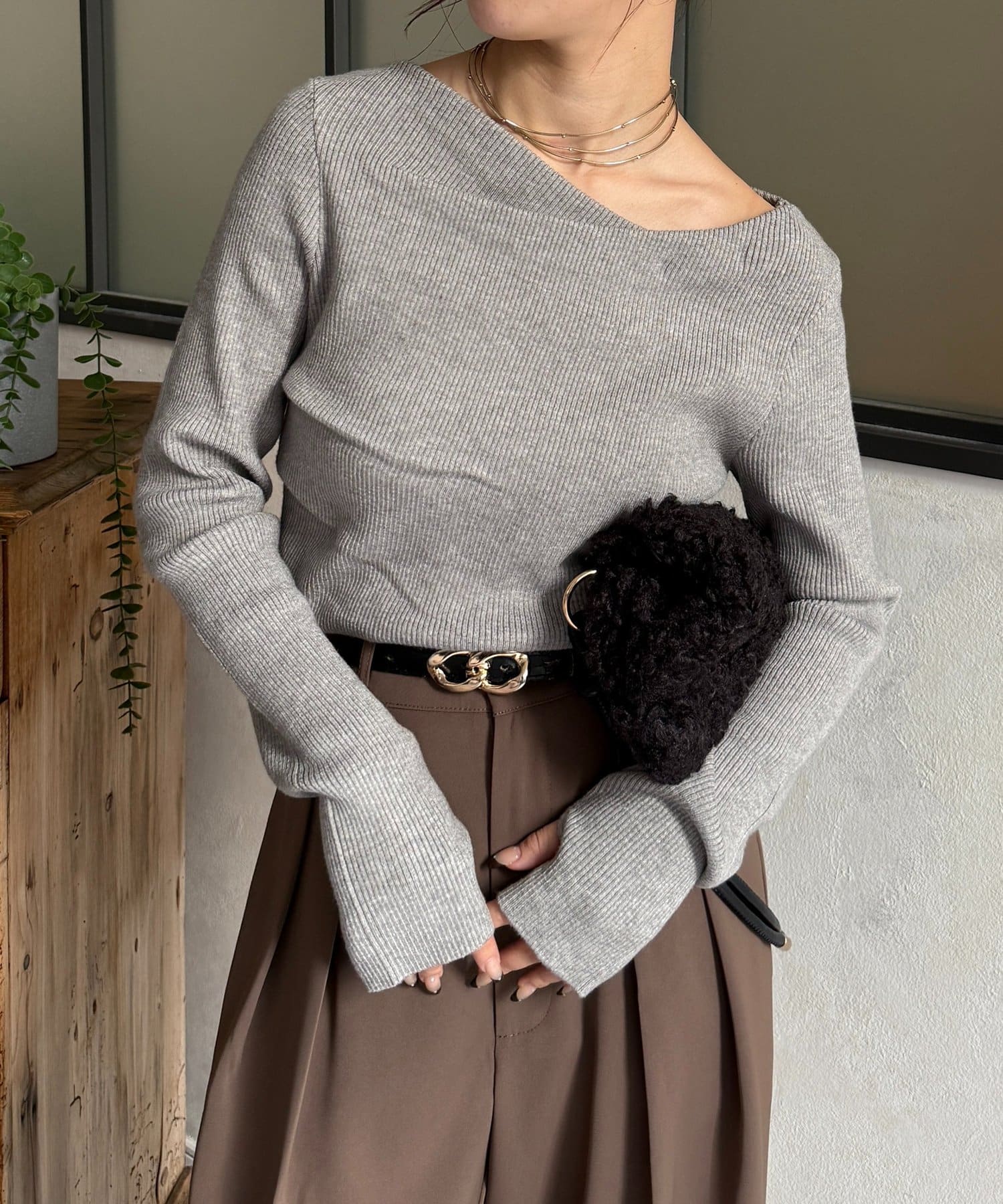 Thevon.(ゼヴォン) ドレープネックリブニットプルオーバー