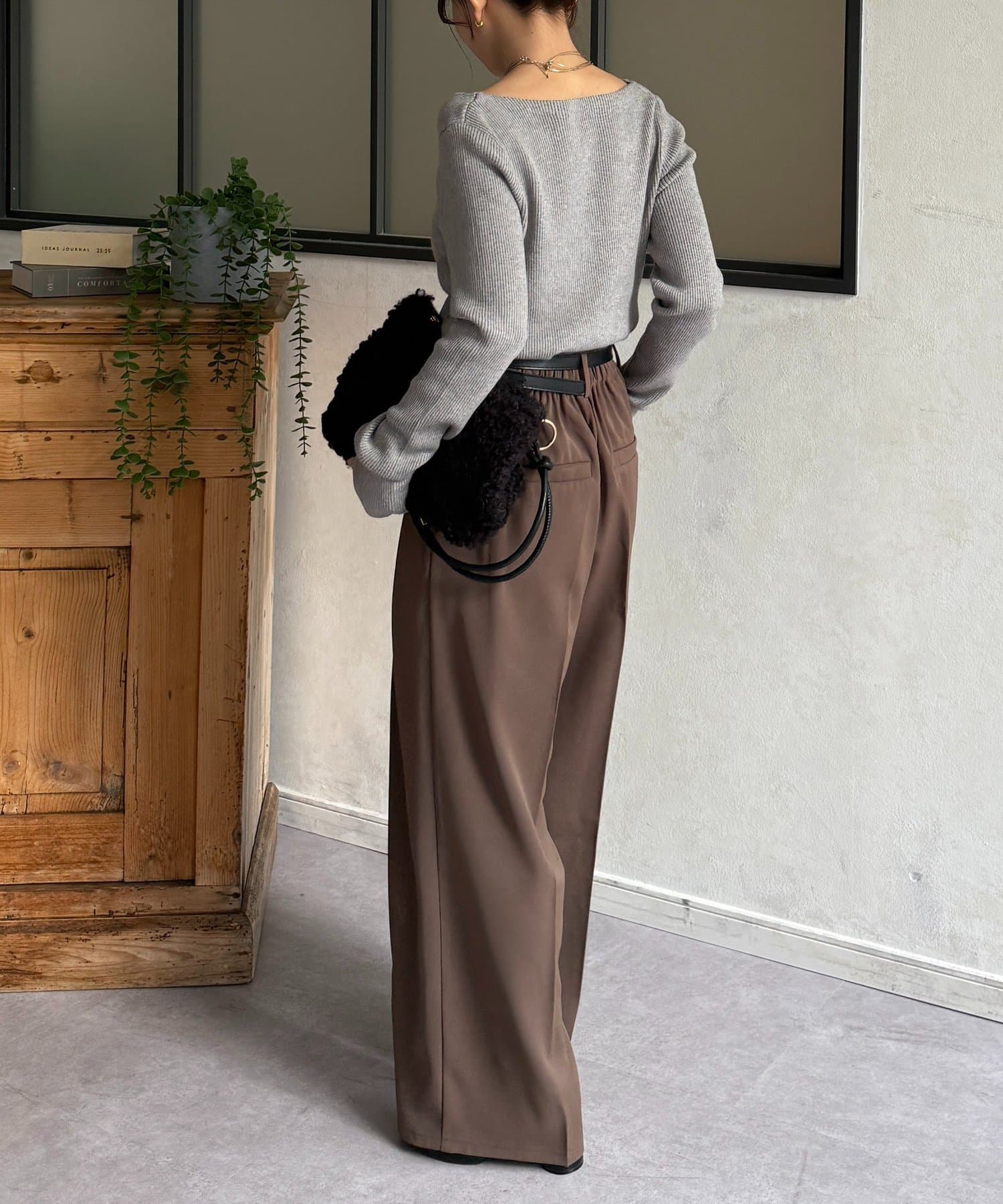 Thevon.(ゼヴォン) ドレープネックリブニットプルオーバー