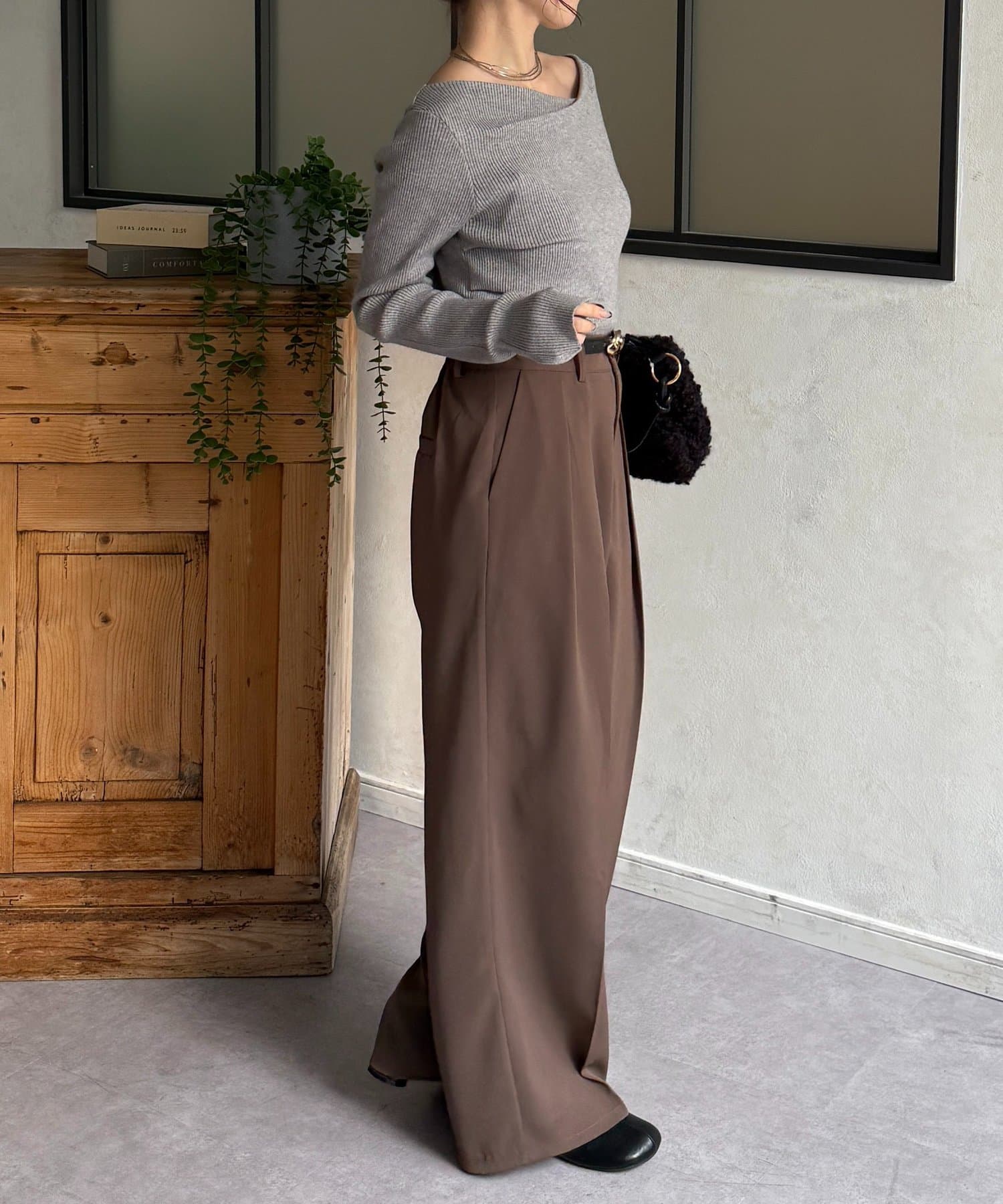 Thevon.(ゼヴォン) ドレープネックリブニットプルオーバー