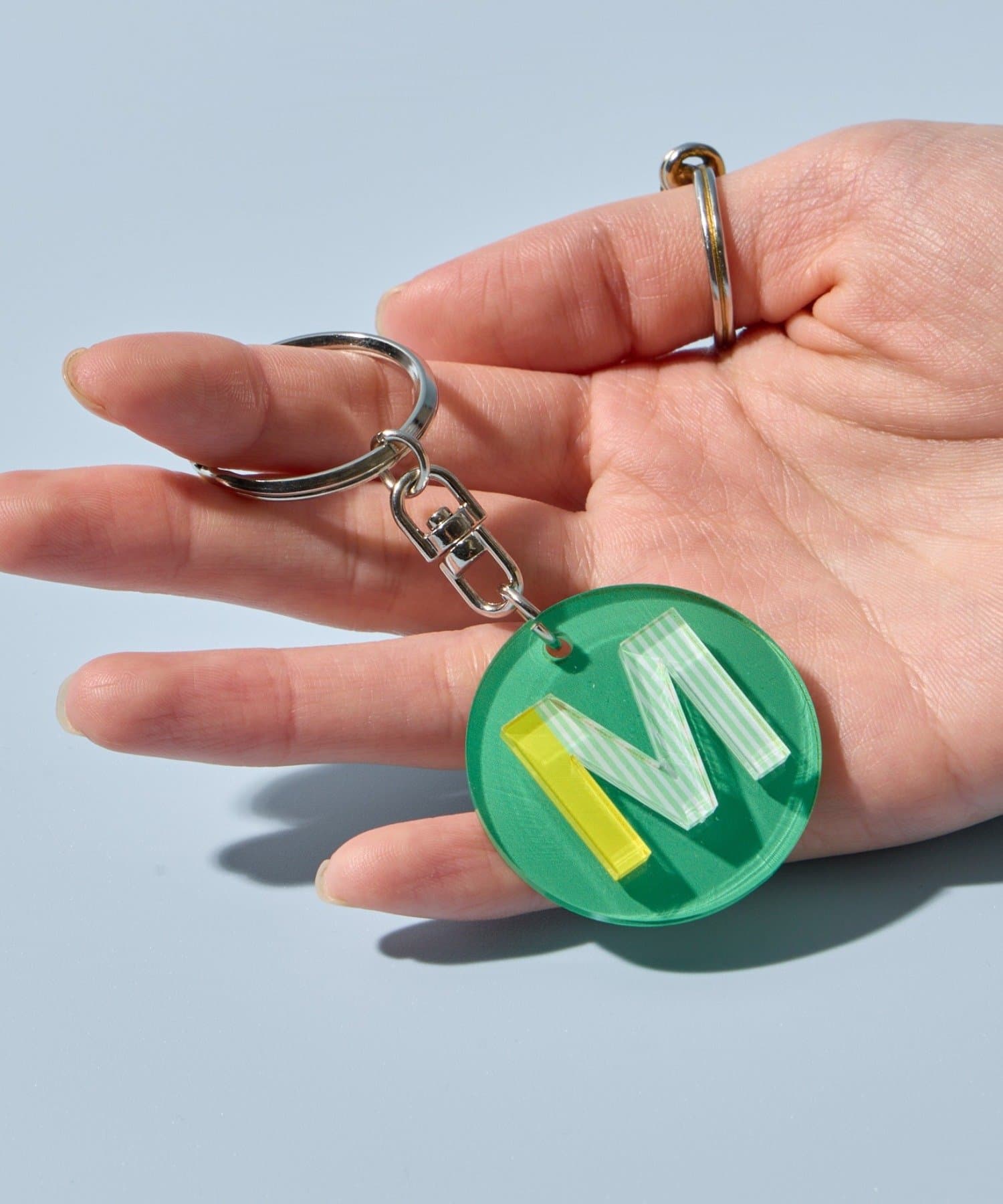 BIRTHDAY BAR(バースデイバー) Kindly Yours イニシャルキーチャーム