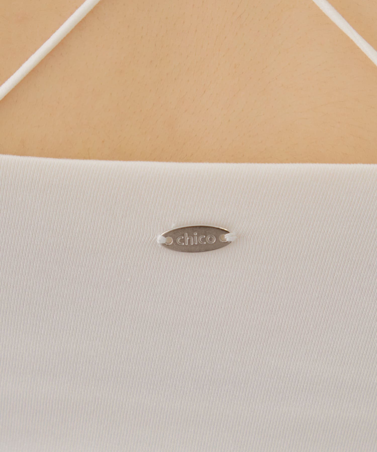 OUTLET(アウトレット) 【Chico】バッククロスパット付き短丈キャミ