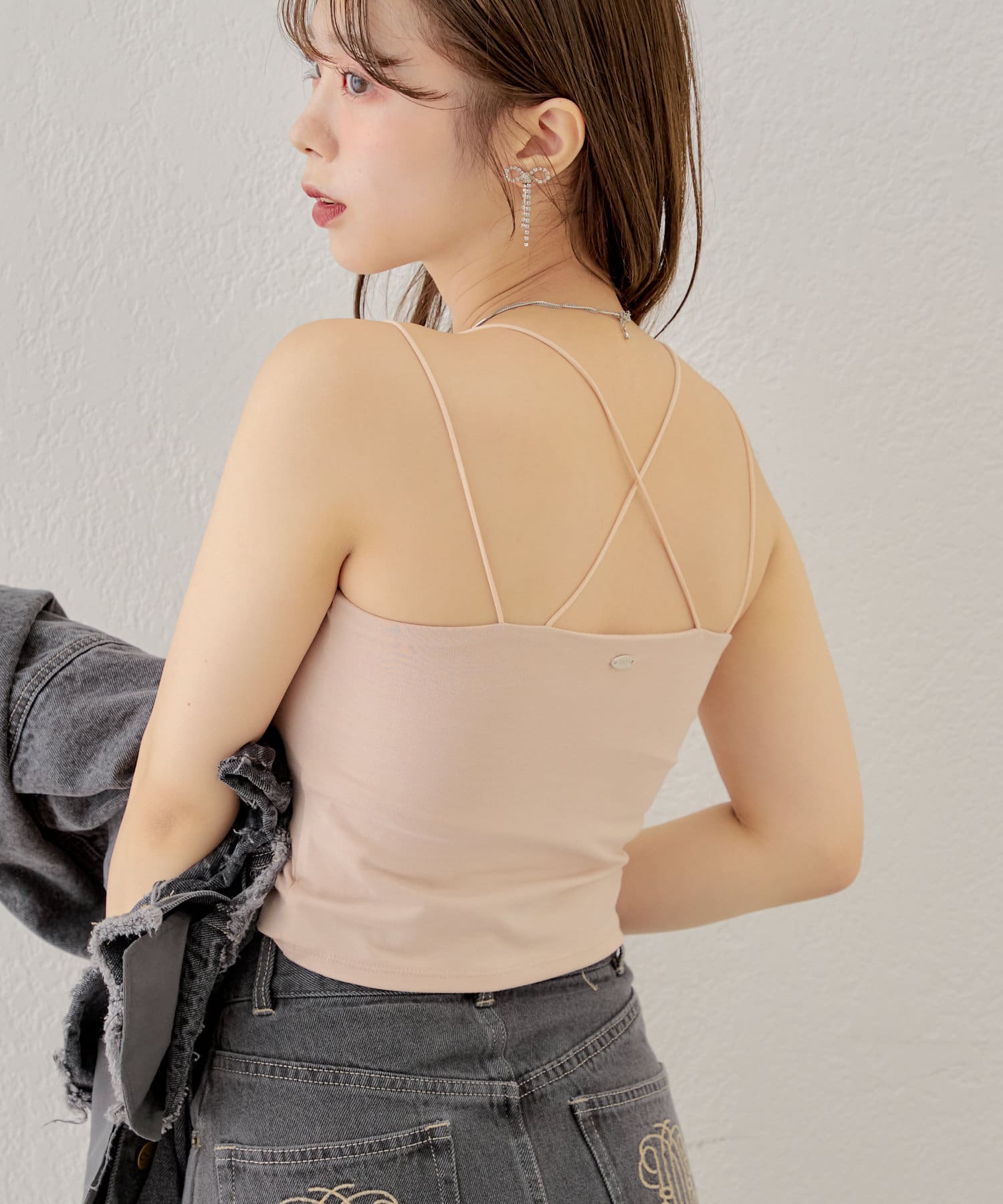 OUTLET(アウトレット) 【Chico】バッククロスパット付き短丈キャミ