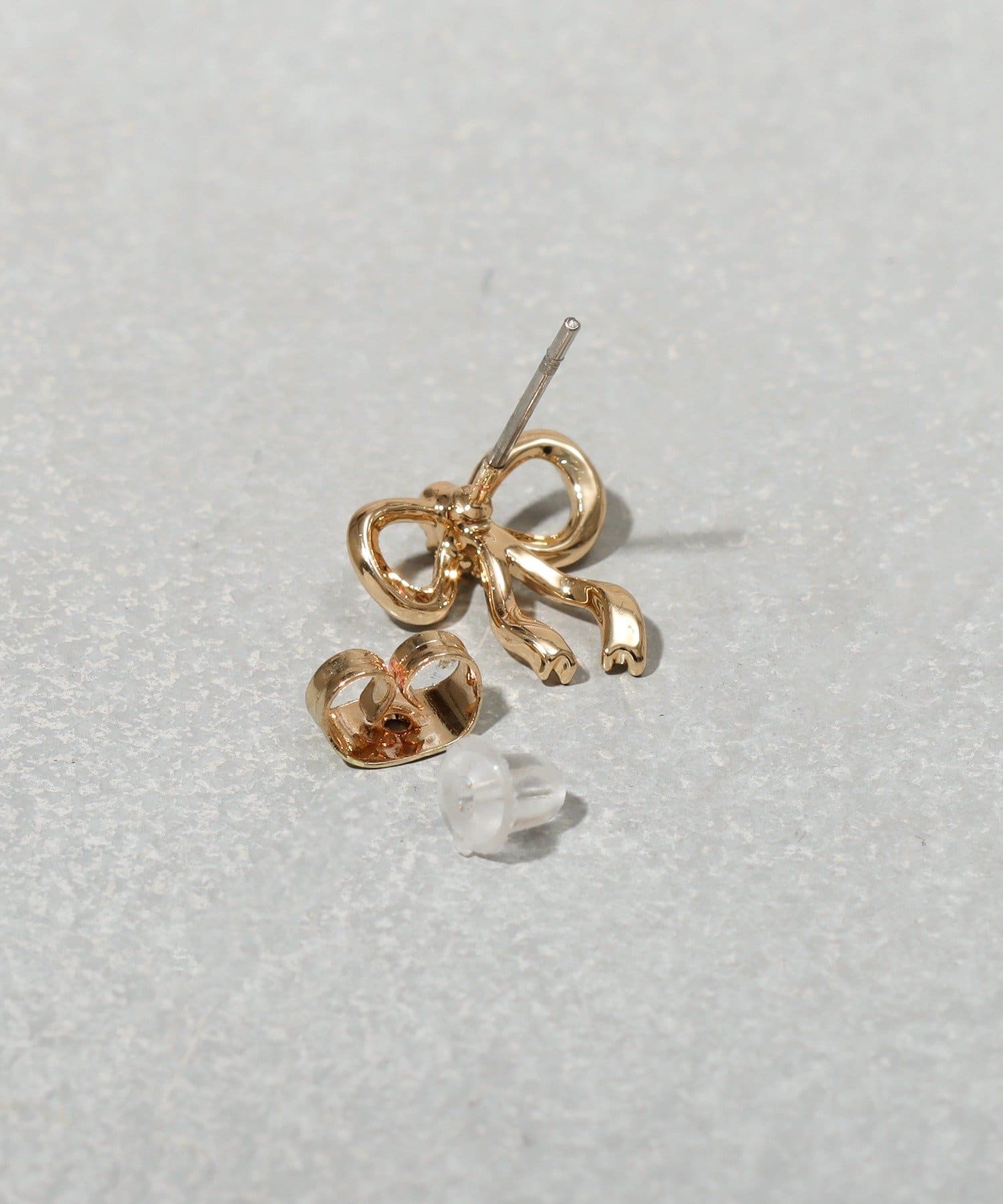 3COINS(スリーコインズ) メタルラインリボンピアス