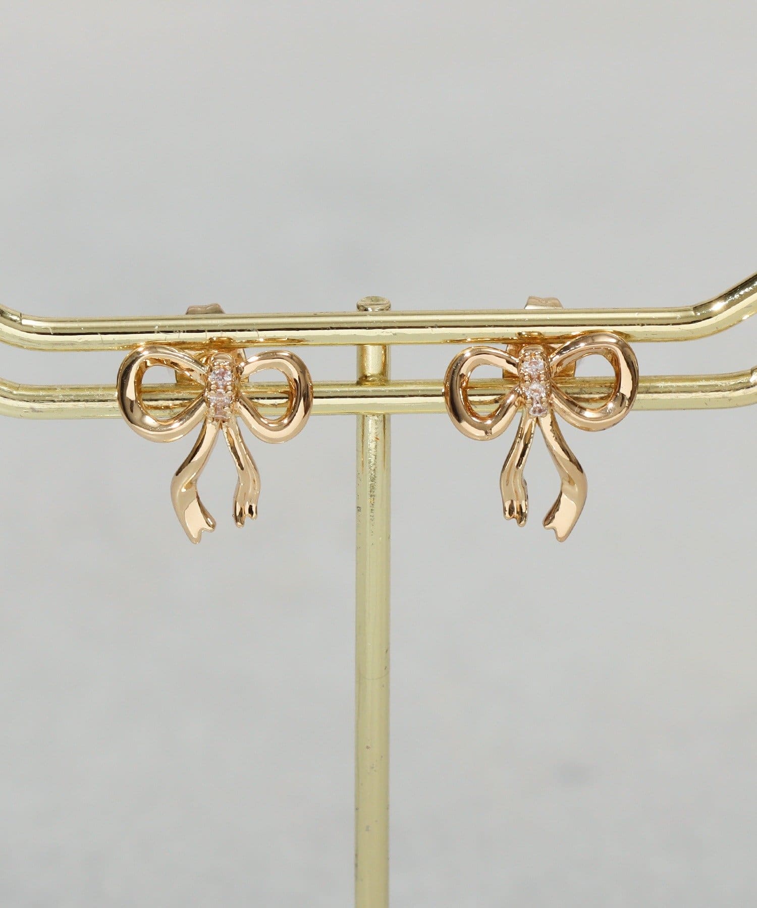 3COINS(スリーコインズ) メタルラインリボンピアス