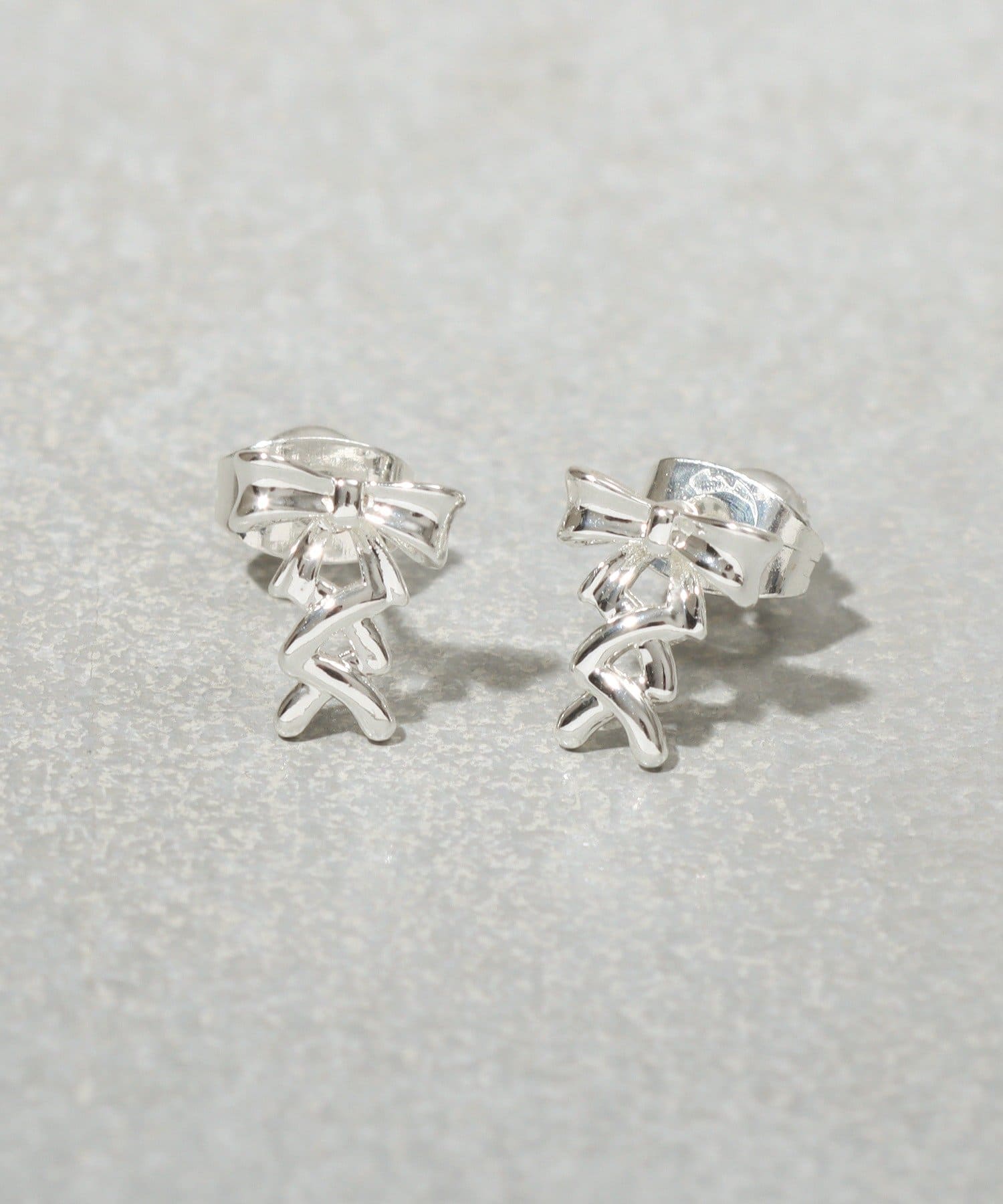 3COINS(スリーコインズ) クロスリボンピアス