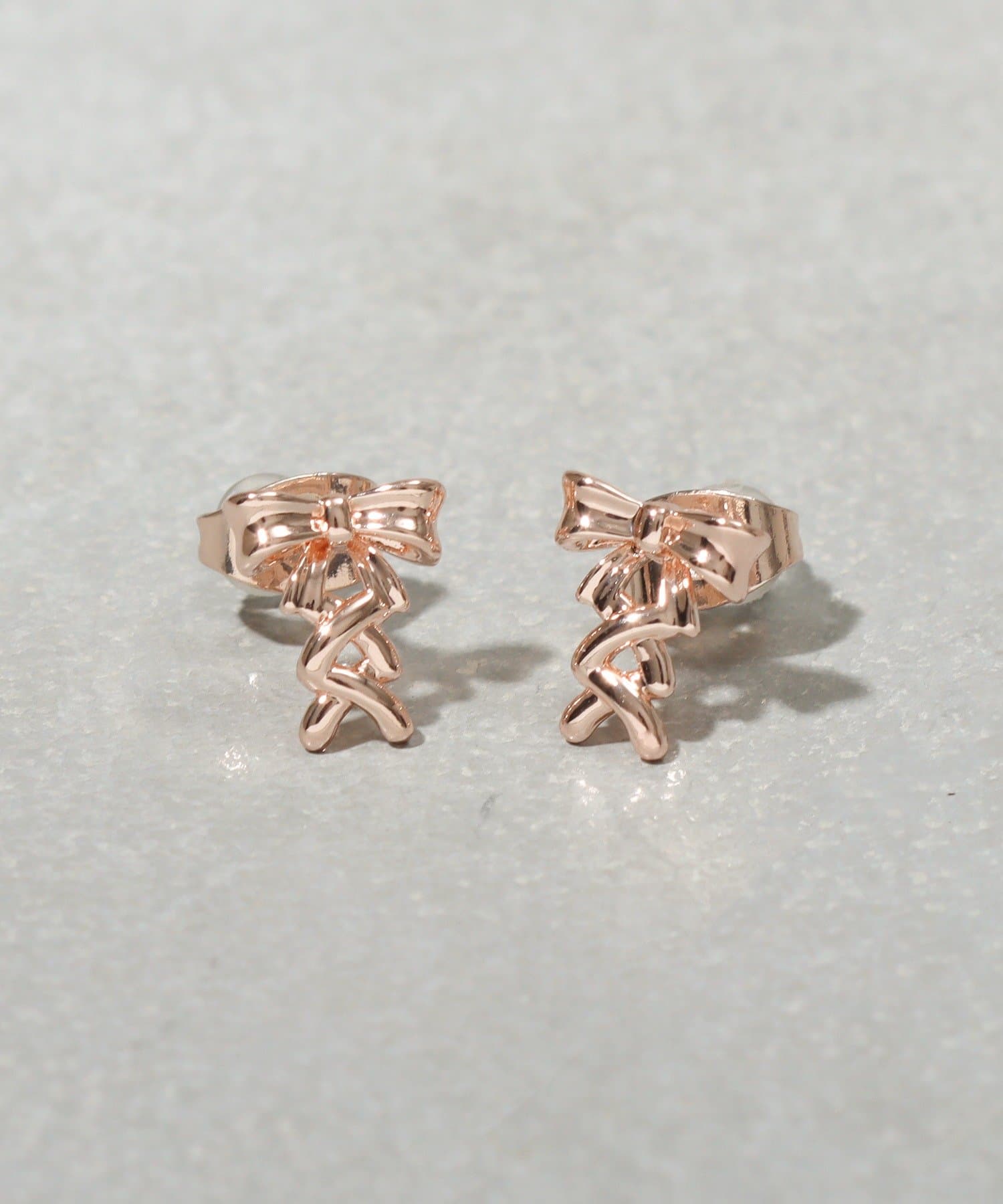 3COINS(スリーコインズ) クロスリボンピアス