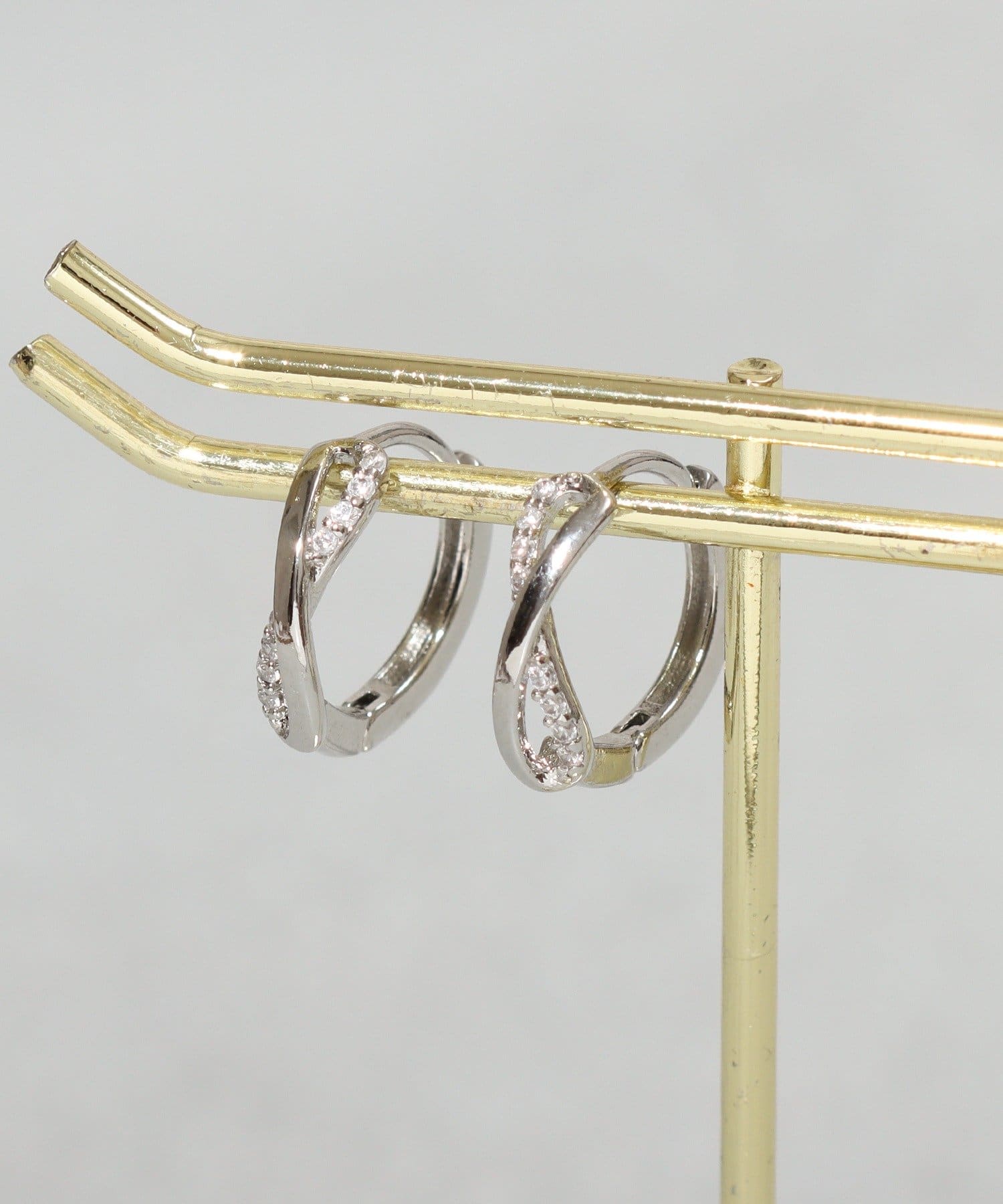 3COINS(スリーコインズ) キラキラクロスワンタッチピアス