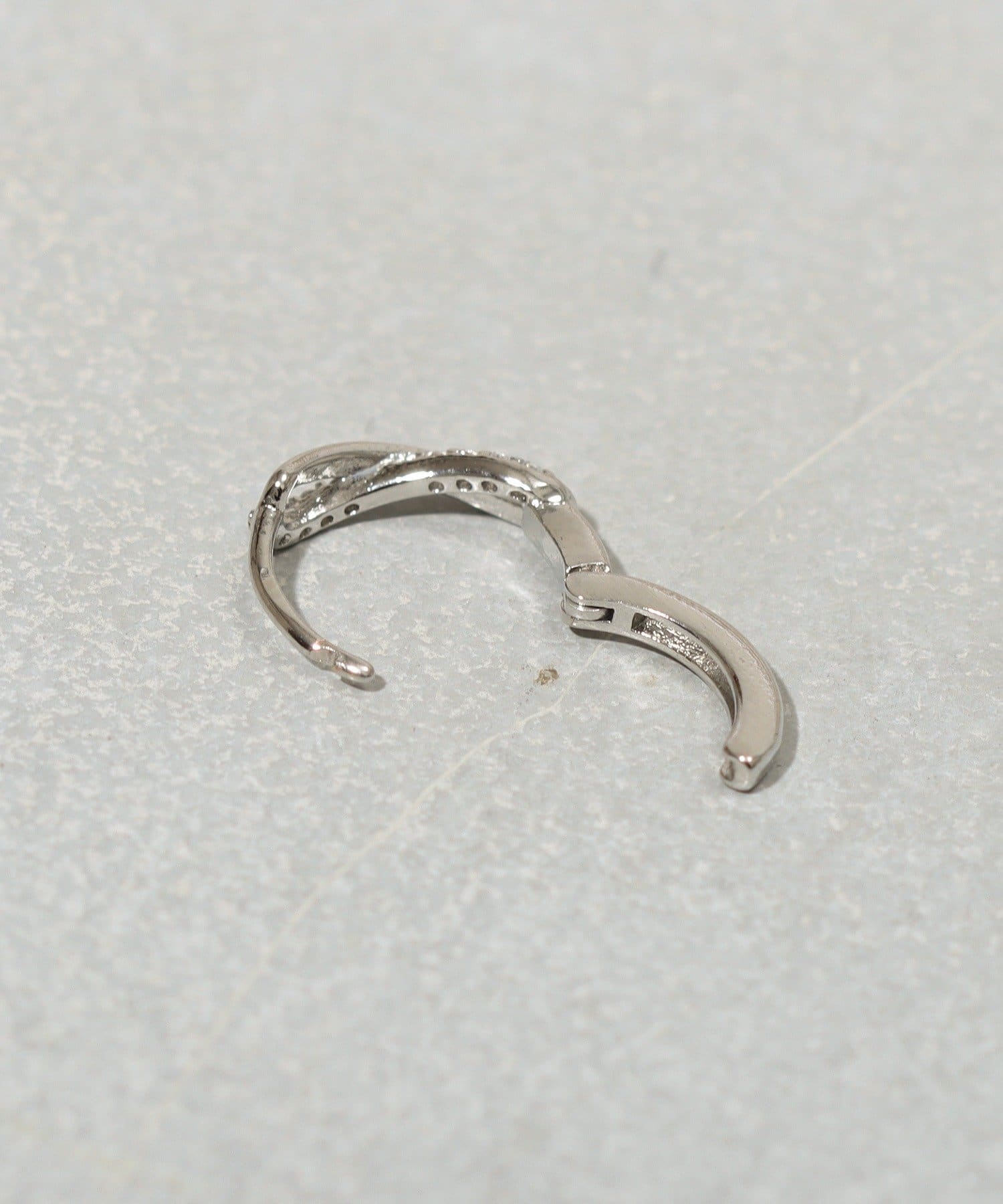 3COINS(スリーコインズ) キラキラクロスワンタッチピアス