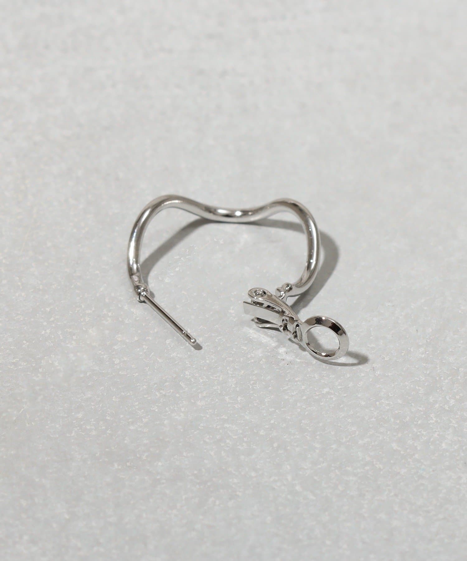 3COINS(スリーコインズ) メタルウネウネフープピアス