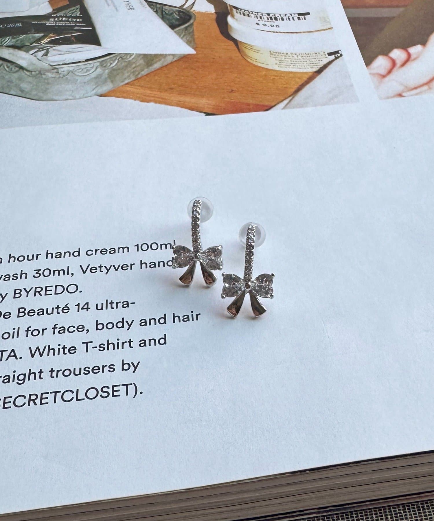 Lattice(ラティス) リボンストーンピアス