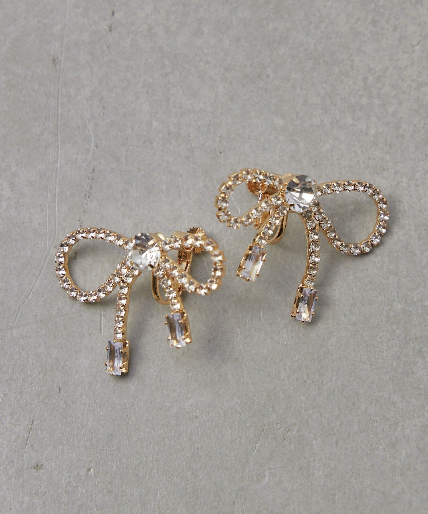 Lattice(ラティス) 【オケージョン】ストーンリボンイヤリング