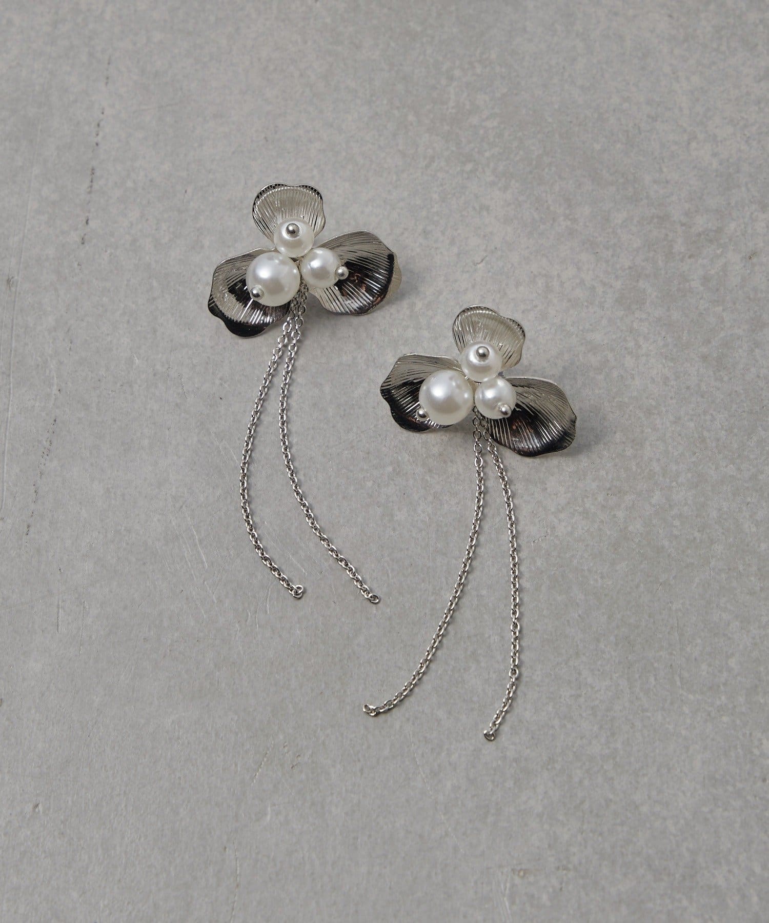 Lattice(ラティス) 【オケージョン】フラワーチェーンピアス