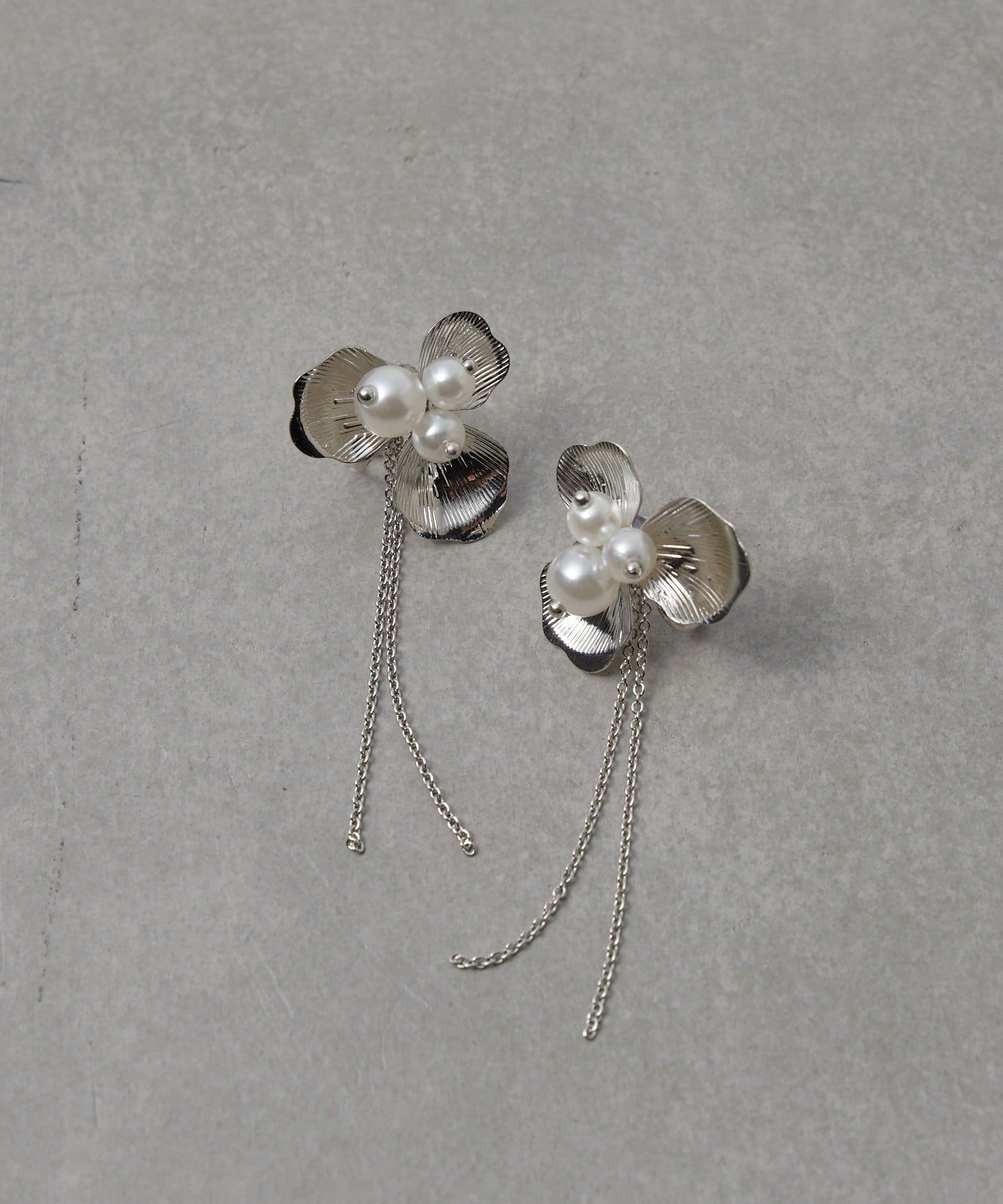 Lattice(ラティス) 【オケージョン】フラワーチェーンイヤリング