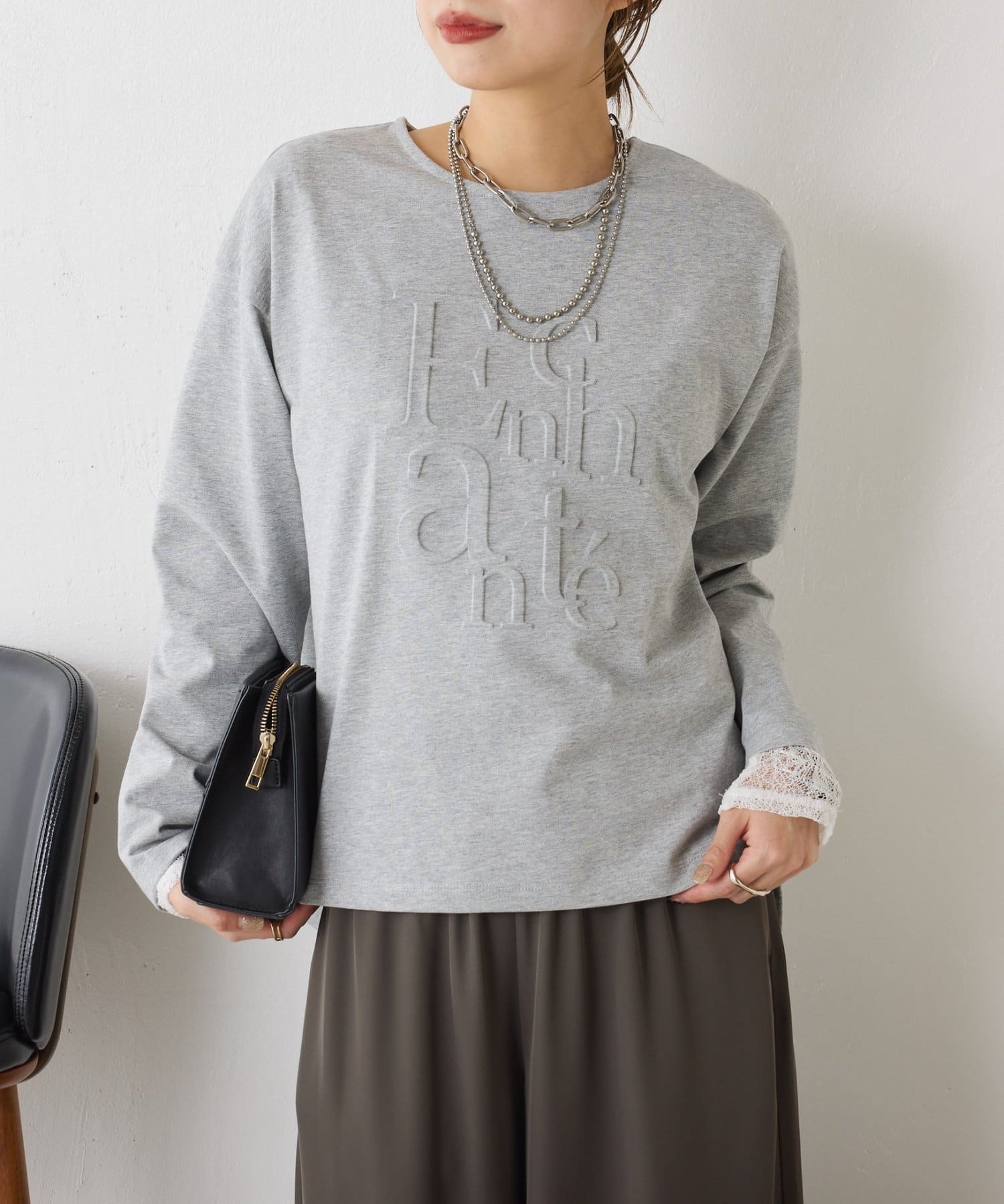 Jena　espace merveilleux(ジェナ　エスパスメルヴェイユ) エンボスロゴカットソー