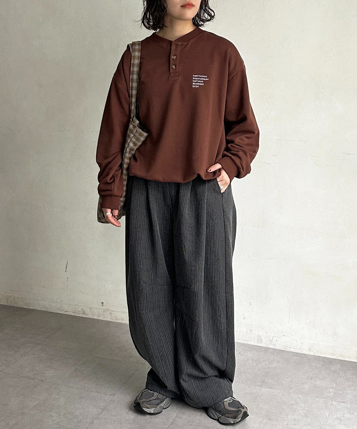 CPCM(シーピーシーエム) 古着ライク胸刺繍ヘンリースウェット