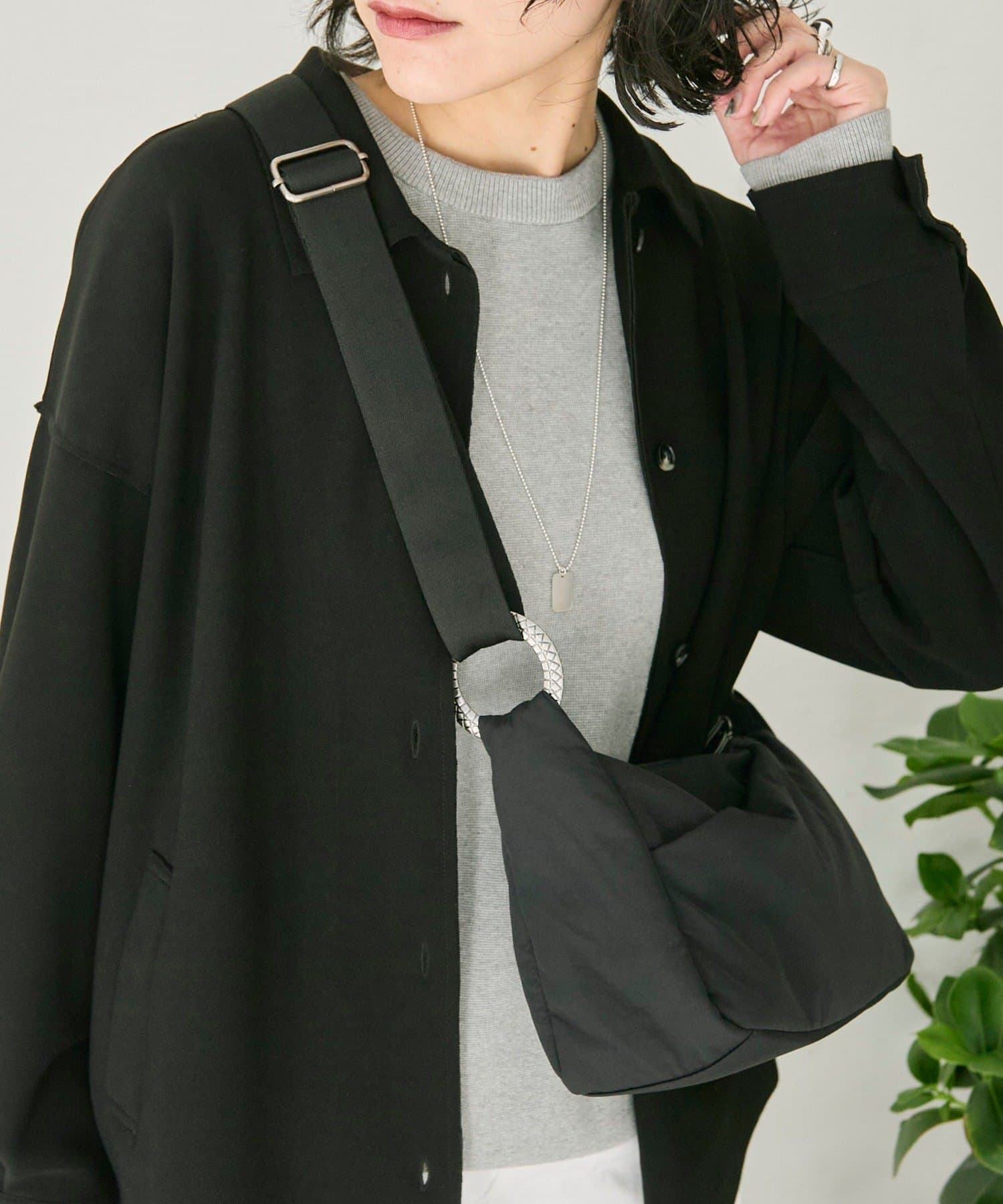 ear PAPILLONNER(イア パピヨネ) リングショルダーバッグ《撥水/軽量260g》