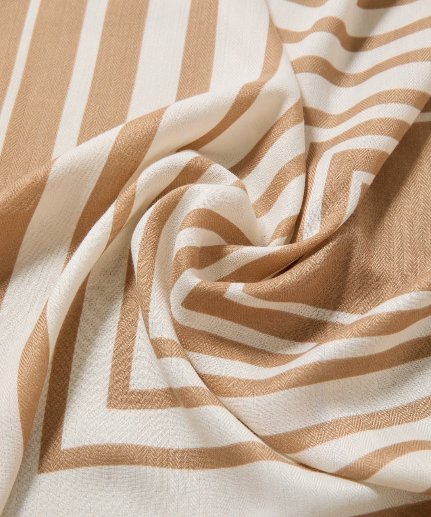 COLONY 2139(コロニー トゥーワンスリーナイン) スクエア柄大判スカーフ 90×90