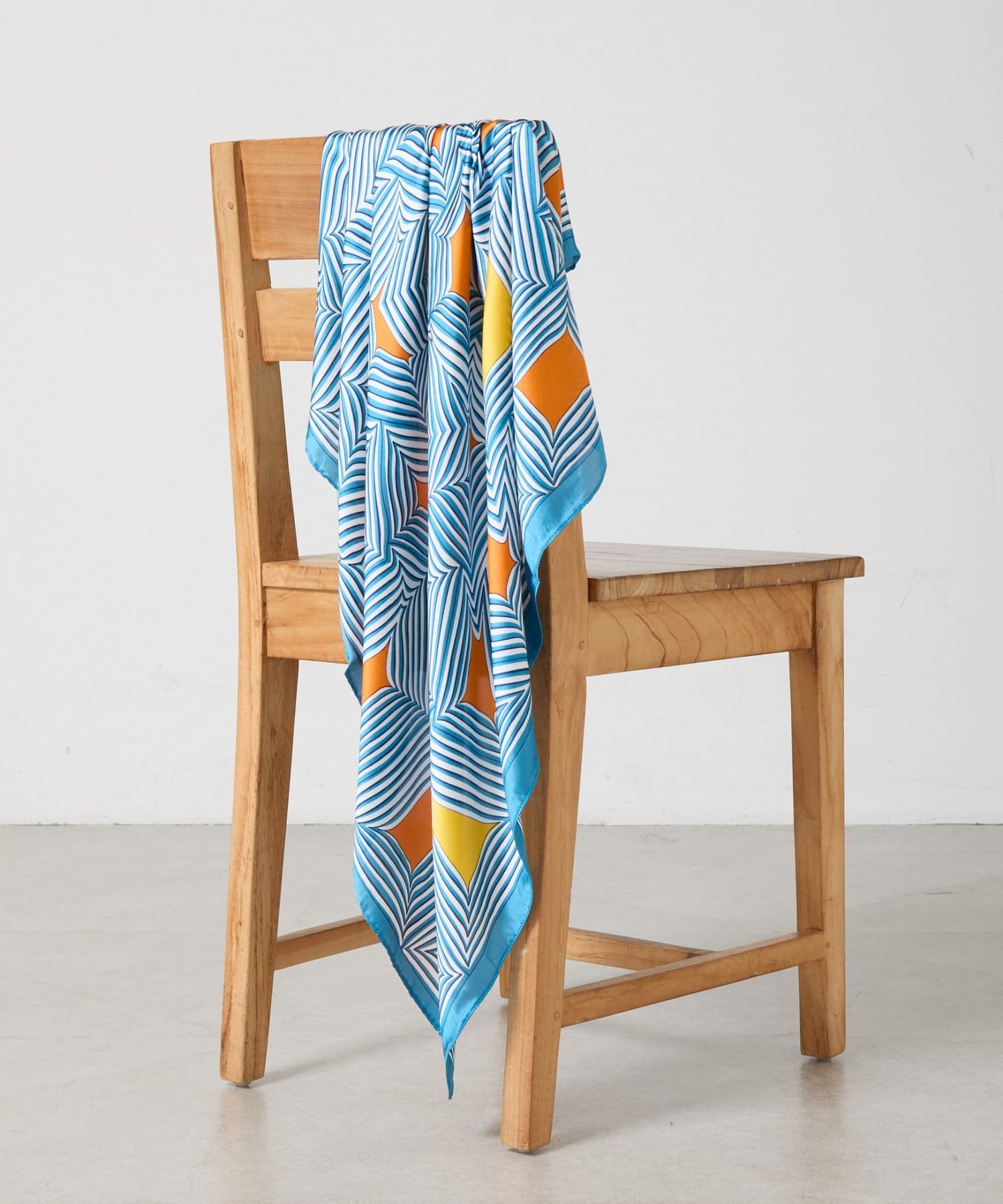 COLONY 2139(コロニー トゥーワンスリーナイン) 総柄大判スカーフ 90×90