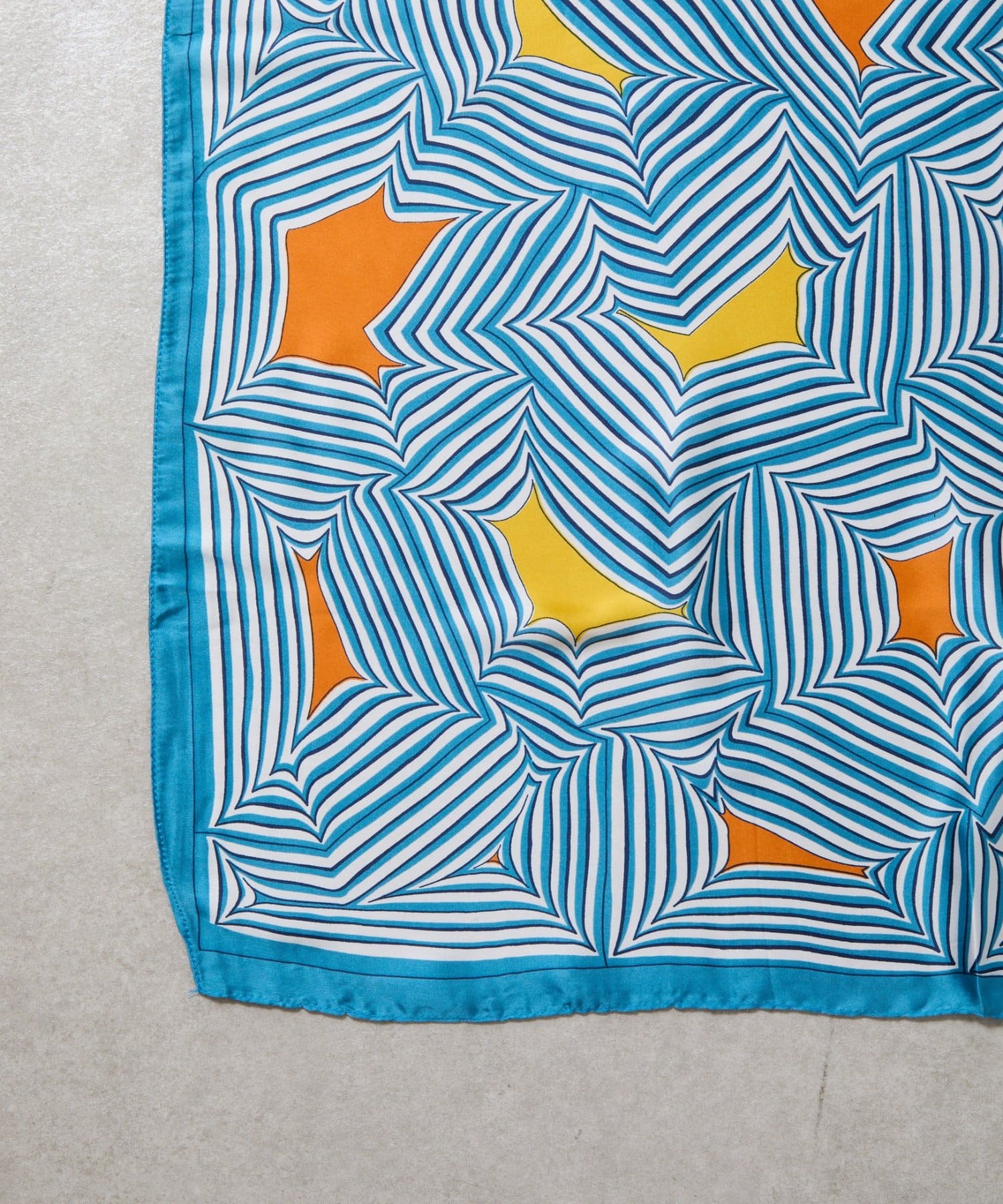 COLONY 2139(コロニー トゥーワンスリーナイン) 総柄大判スカーフ 90×90