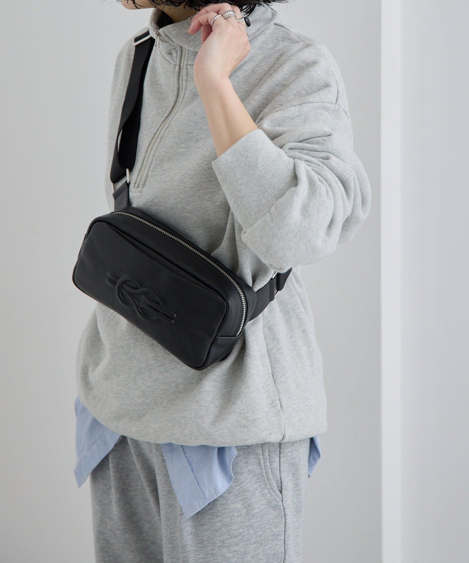 ear PAPILLONNER(イア パピヨネ) 《本革/超軽量290g》エンボスボディバッグ/ショルダーバッグ