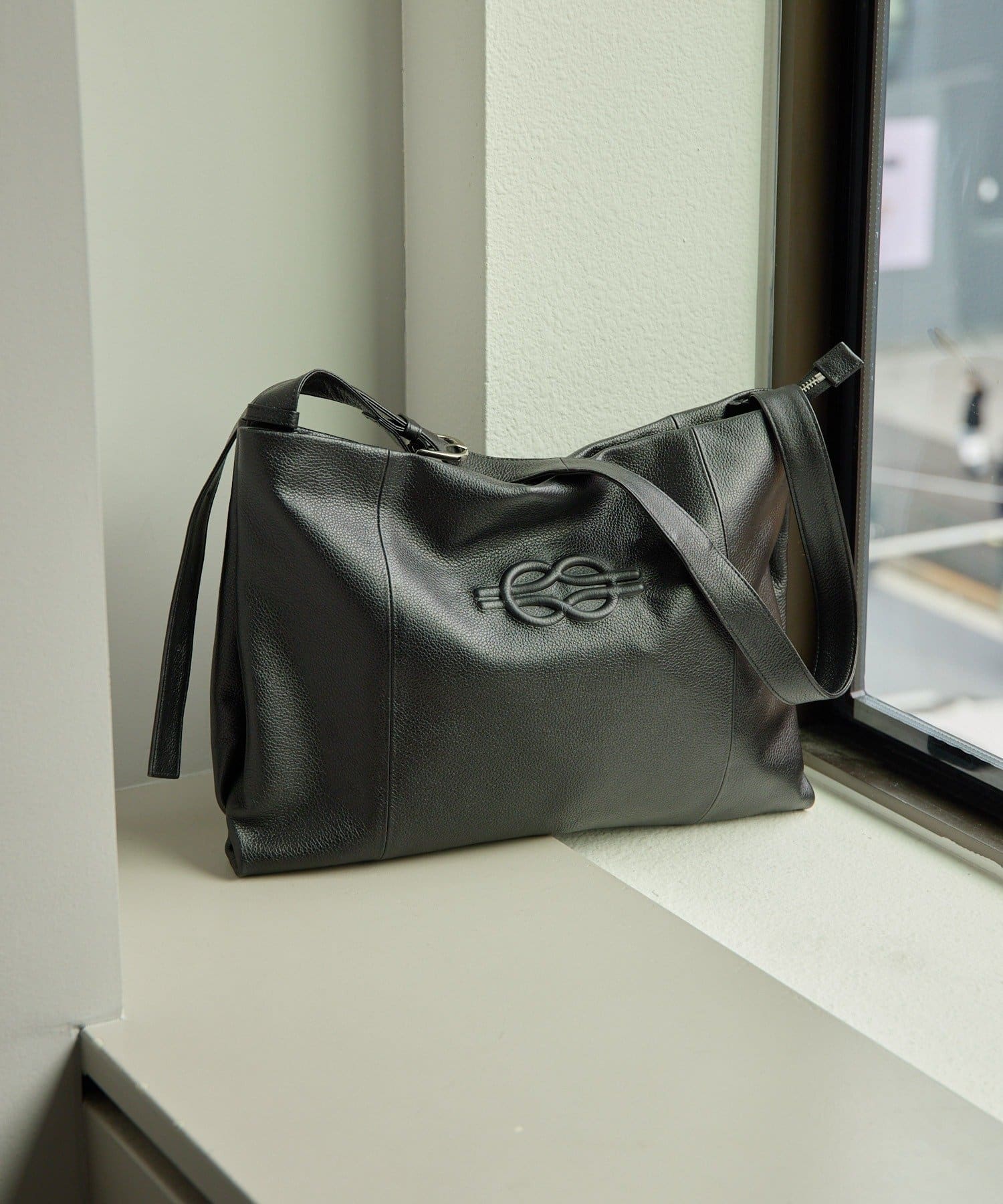 ear PAPILLONNER(イア パピヨネ) 《本革》エンボスショルダーバッグL