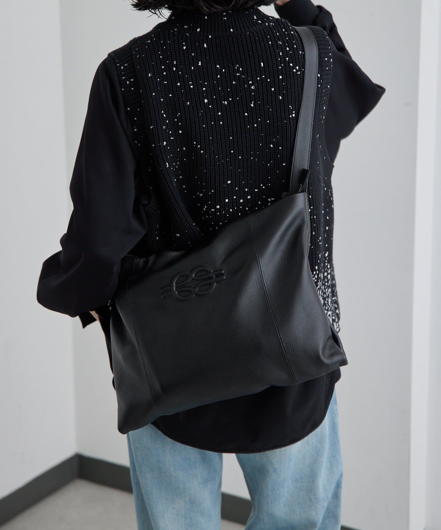 ear PAPILLONNER(イア パピヨネ) 《本革》エンボスショルダーバッグL