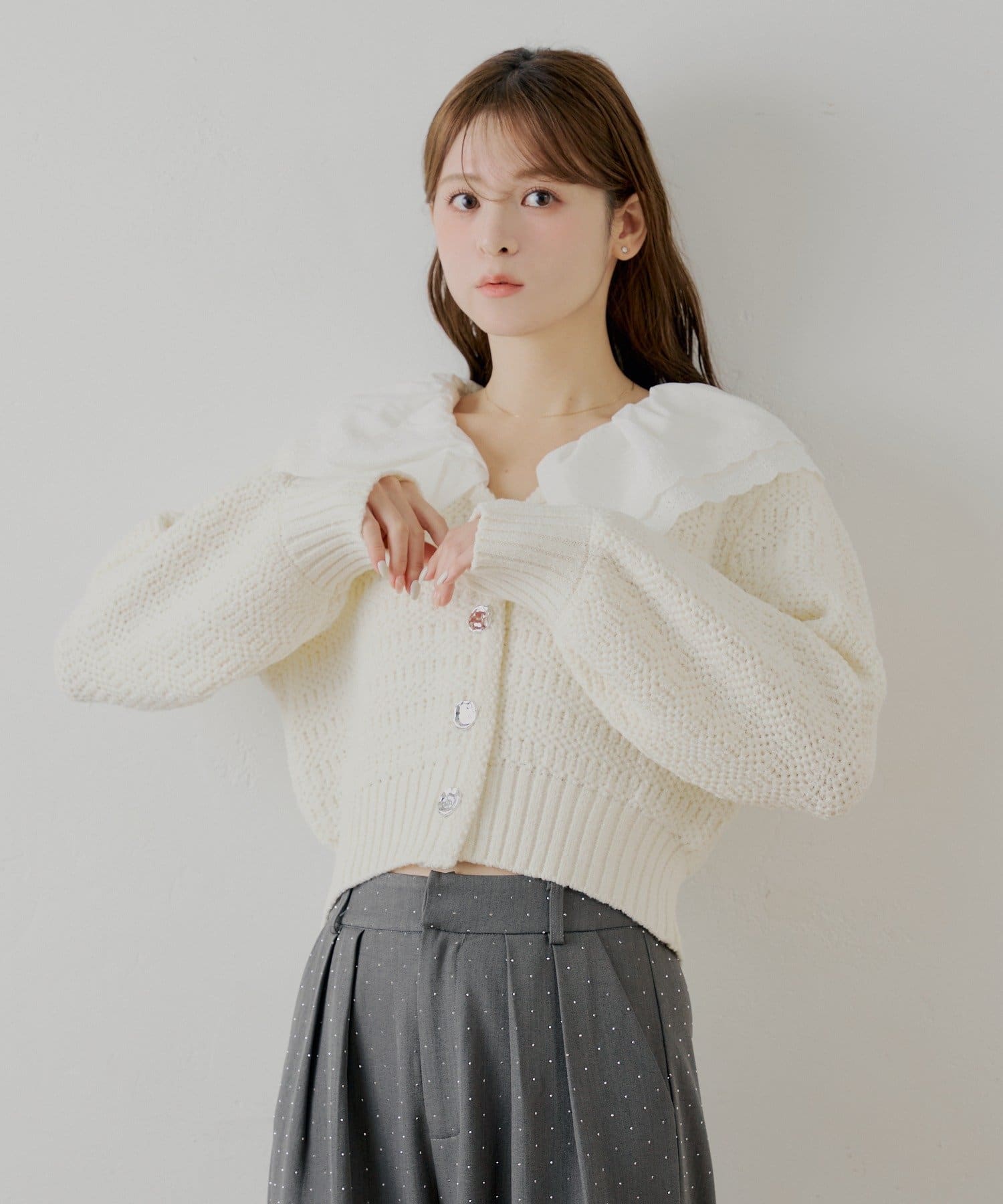 Chico(チコ) 【SALON by Chico】ダブルフリルカラー柄編みカーディガン