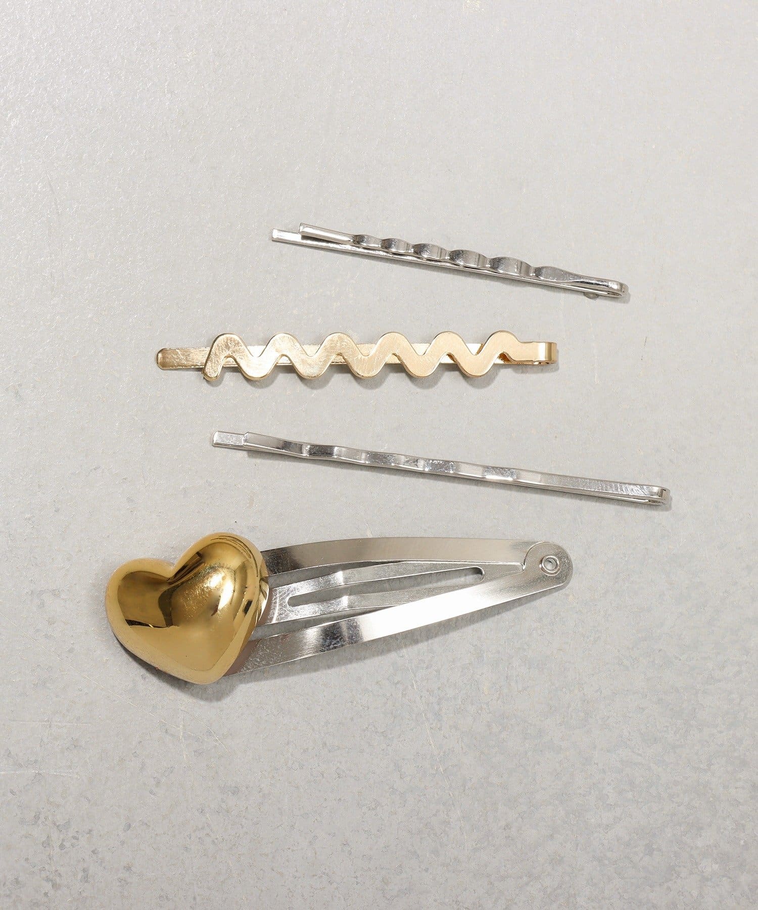 3COINS(スリーコインズ) メタルハートパッチンピン4個セット