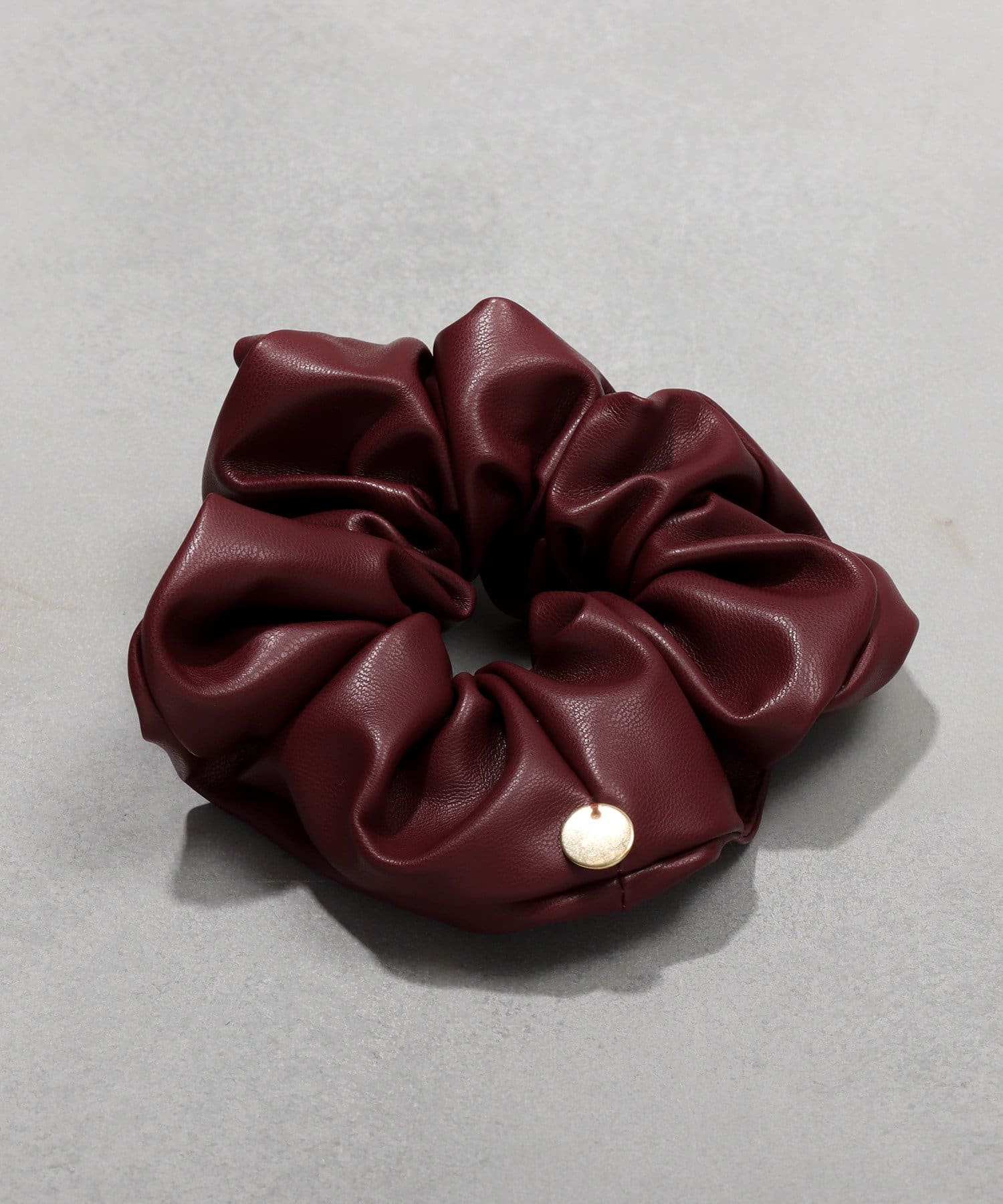 3COINS(スリーコインズ) フェイクレザー調シュシュ