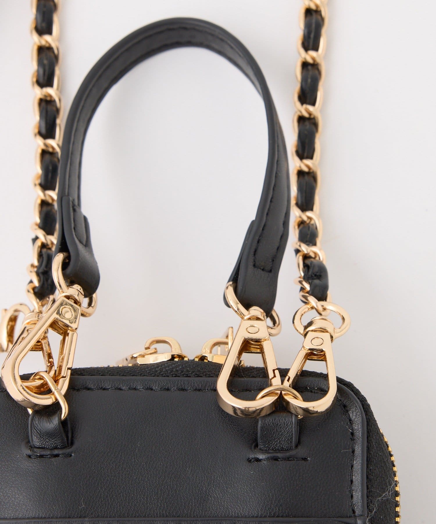 one after another NICE CLAUP(ワンアフターアナザー ナイスクラップ) スカーフ付きキルティングスマホショルダー