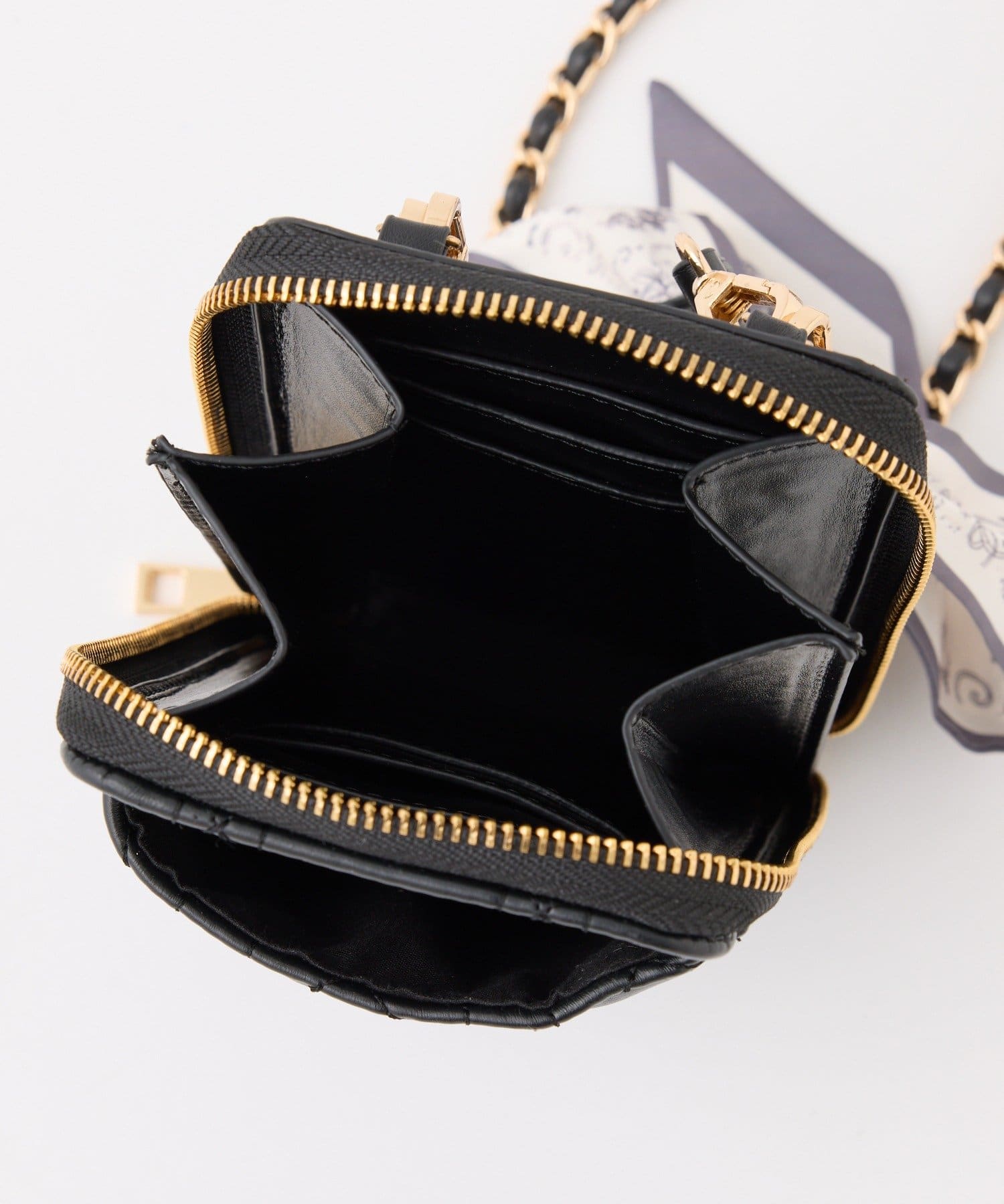 one after another NICE CLAUP(ワンアフターアナザー ナイスクラップ) スカーフ付きキルティングスマホショルダー