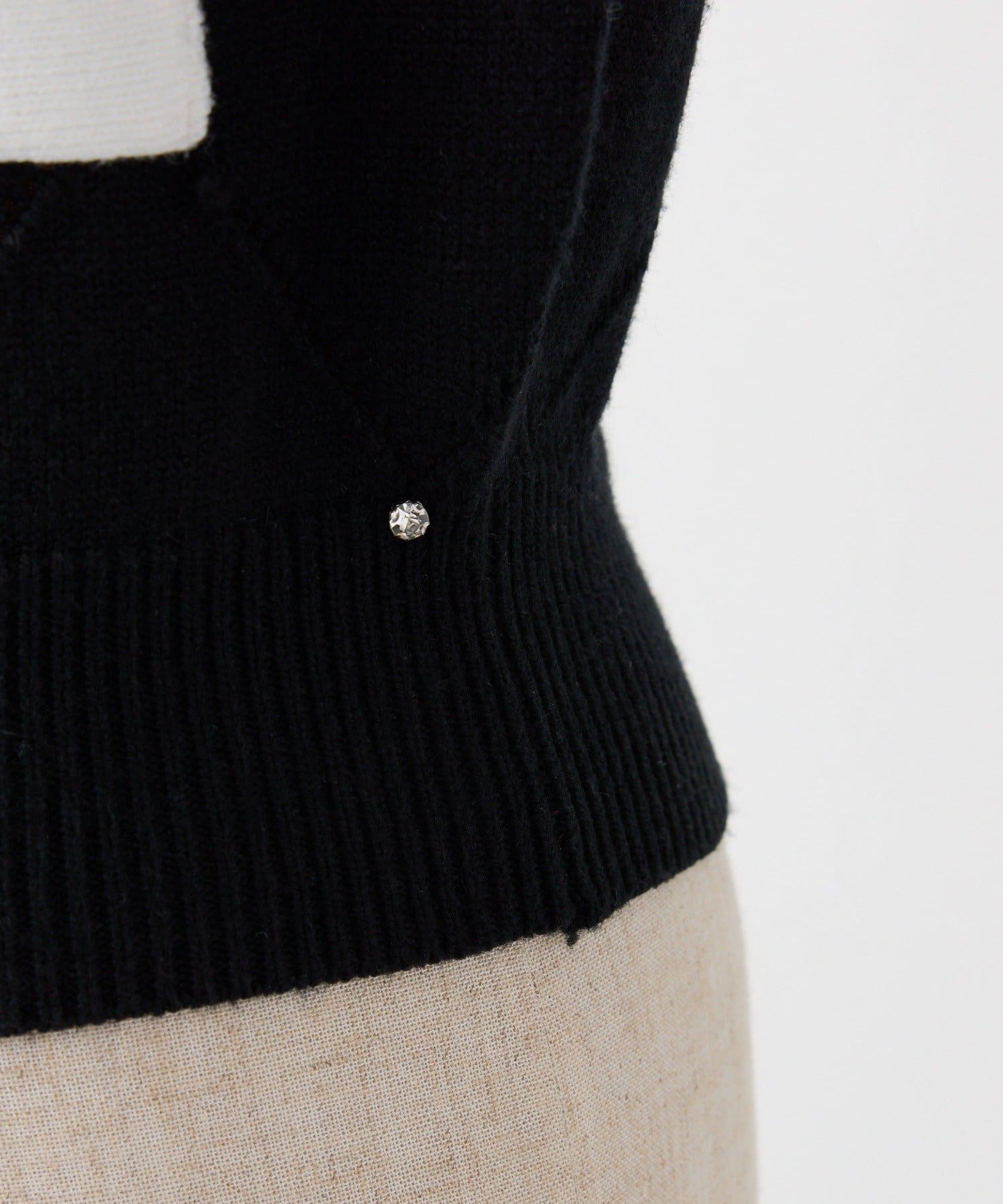 one after another NICE CLAUP(ワンアフターアナザー ナイスクラップ) 配色ビジュー付ポロニット