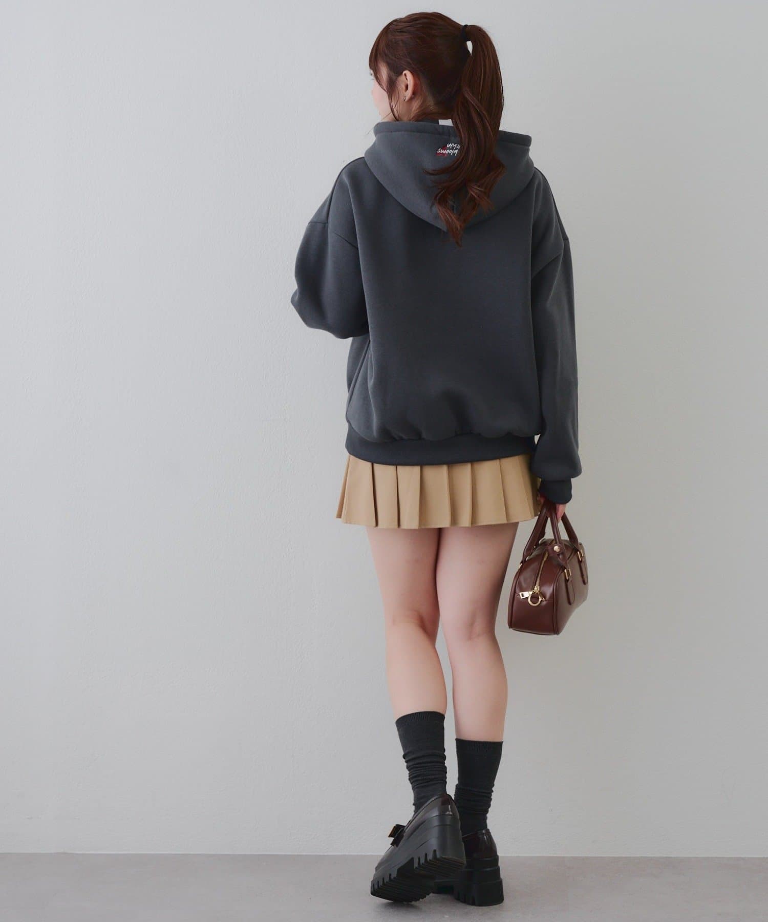 NICE CLAUP / OLIVE des OLIVE OUTLET(ナイスクラップ  / オリーブ デ オリーブ アウトレット) 【RMAF】ロゴフードパーカー