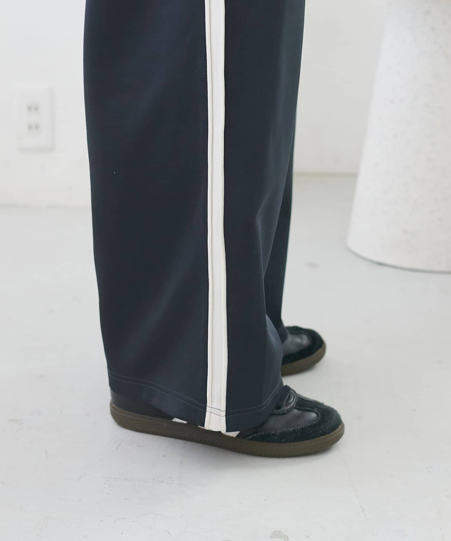 DISCOAT(ディスコート) 【Enlude/セットアップ対応◎】ラインイリトラックジャージーパンツ《ユニセックス》