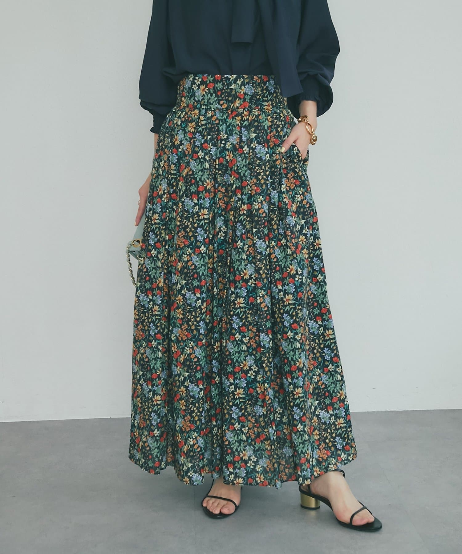 La boutique BonBon(ラブティックボンボン) 【春気分】小花プリントギャザーロングスカート