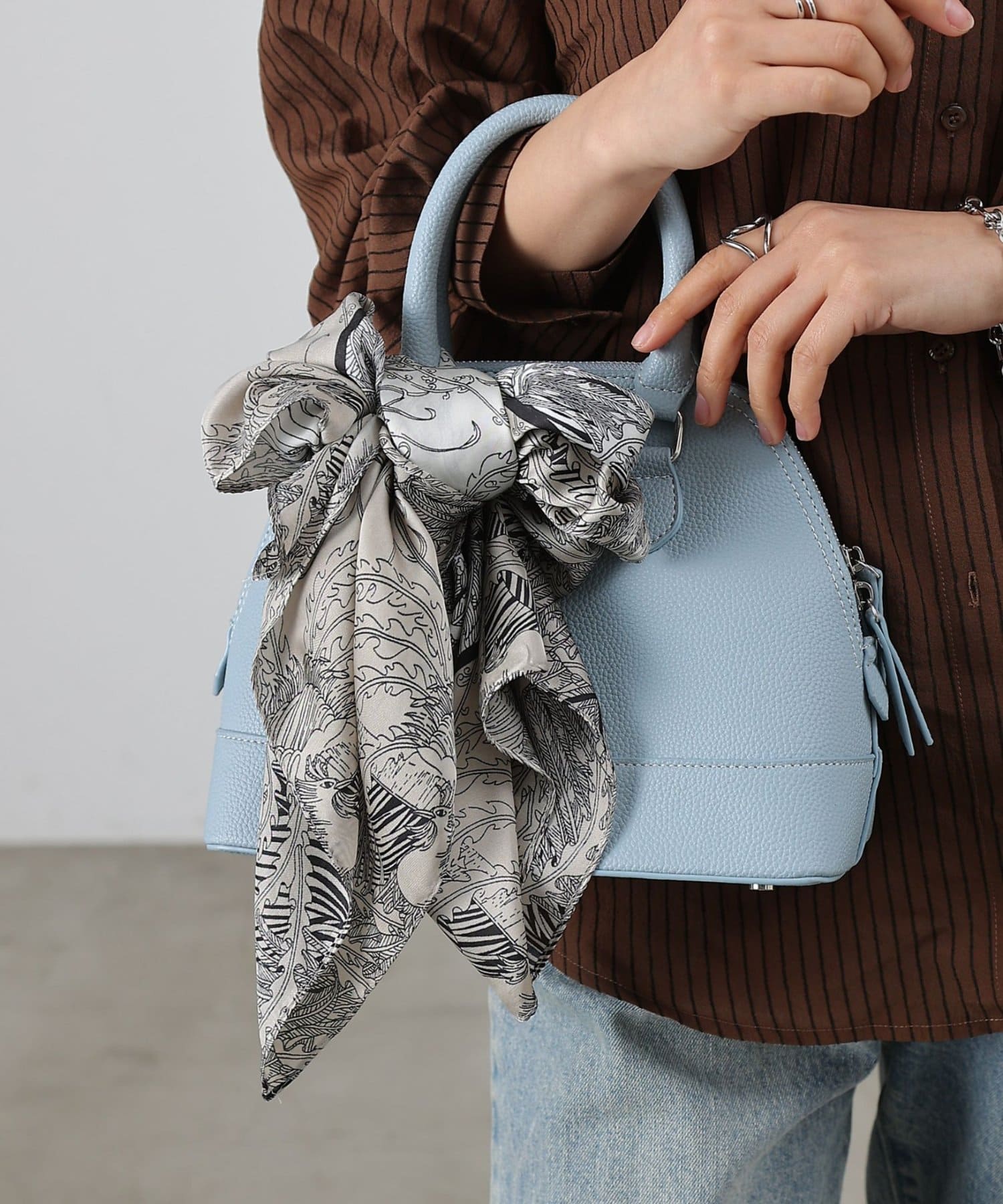 COLONY 2139(コロニー トゥーワンスリーナイン) オリエンタル柄大判スカーフ 90×90