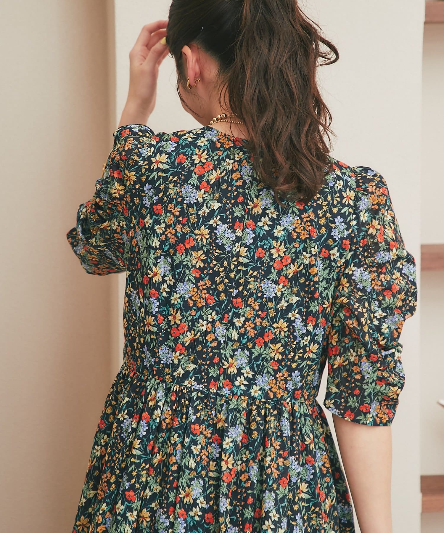 La boutique BonBon(ラブティックボンボン) 小花プリントギャザースリーブワンピース