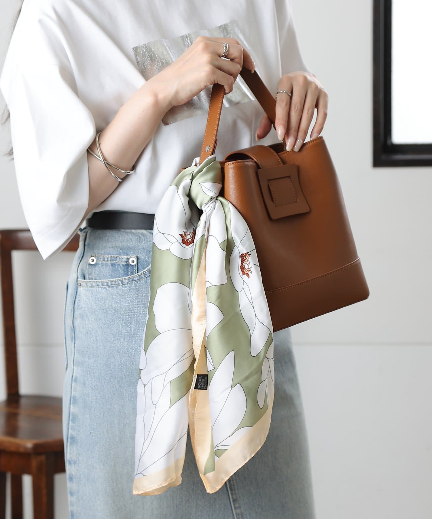 COLONY 2139(コロニー トゥーワンスリーナイン) 花柄大判スカーフ 90×90