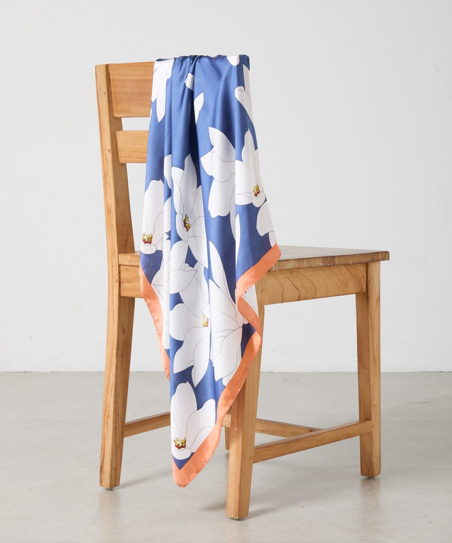 COLONY 2139(コロニー トゥーワンスリーナイン) 花柄大判スカーフ 90×90