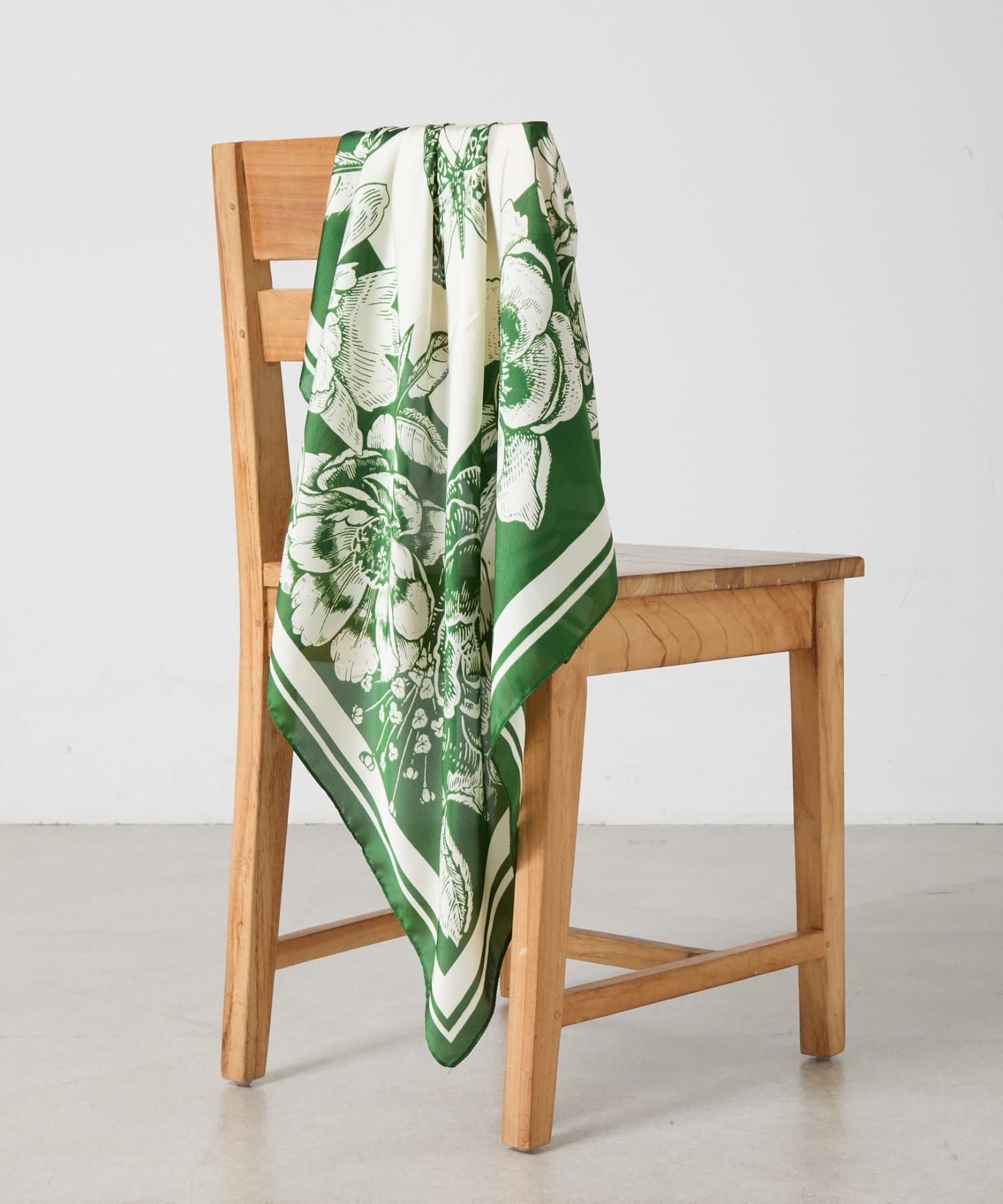 COLONY 2139(コロニー トゥーワンスリーナイン) 花柄大判スカーフ 90×90