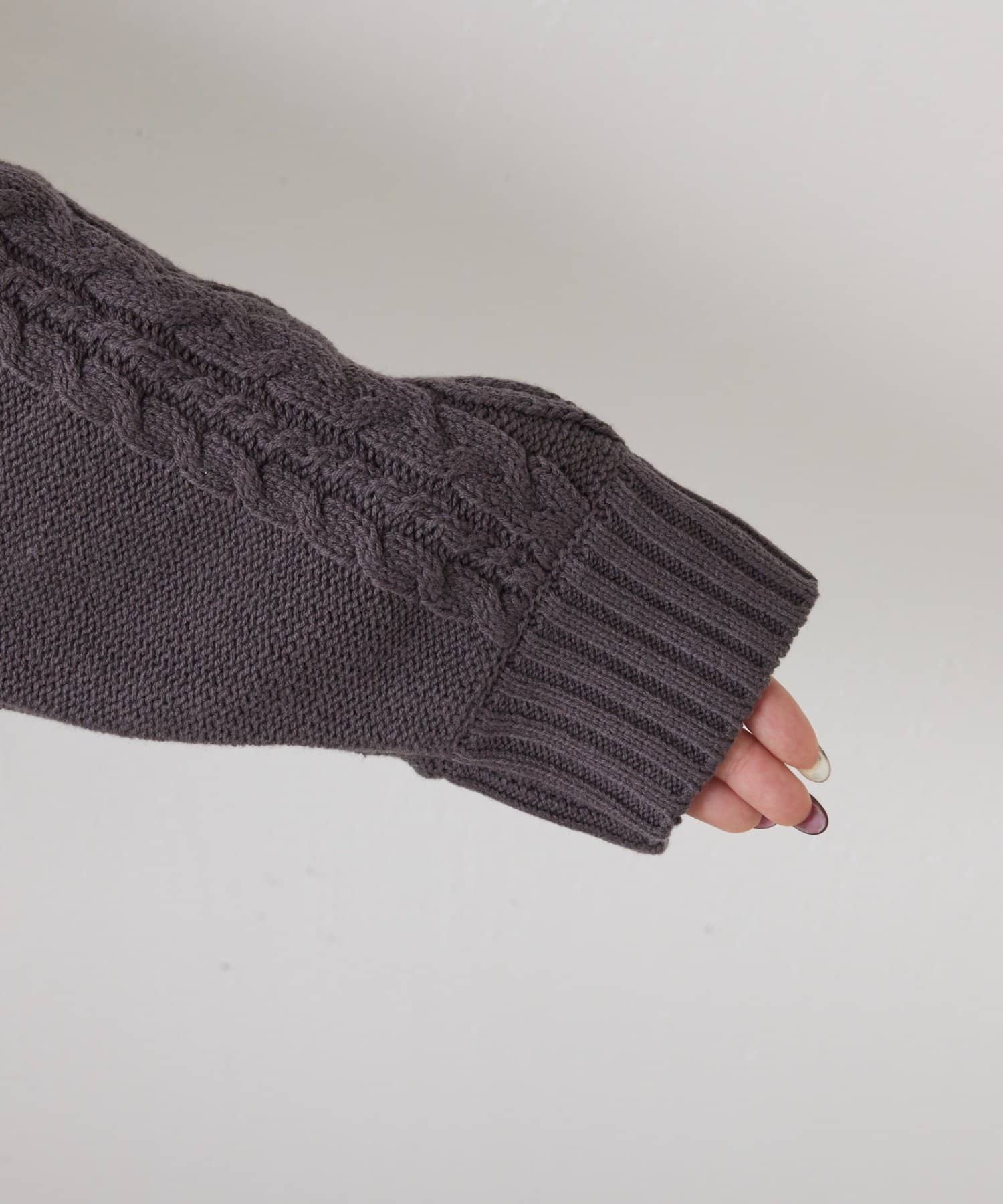 Jena　espace merveilleux(ジェナ　エスパスメルヴェイユ) 【スッキリ小顔見え◎】袖ケーブルVニット