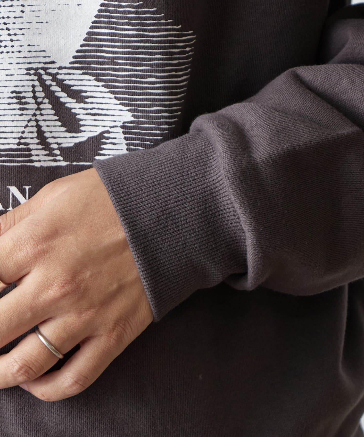 COLONY 2139(コロニー トゥーワンスリーナイン) GERMAN REQUIEMスウェットクルーネック