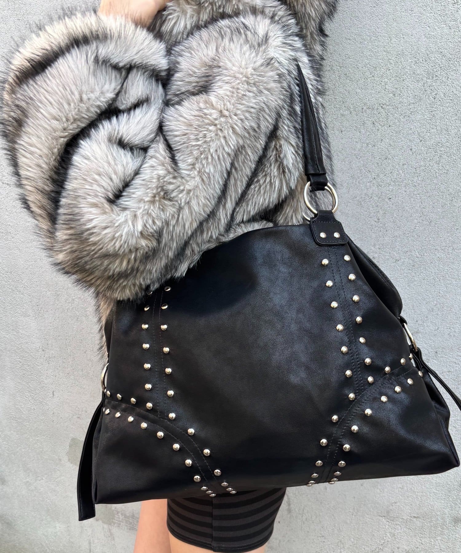 WHO’S WHO gallery(フーズフーギャラリー) 【WEB限定】スタッズフェイクレザーボストンバッグ