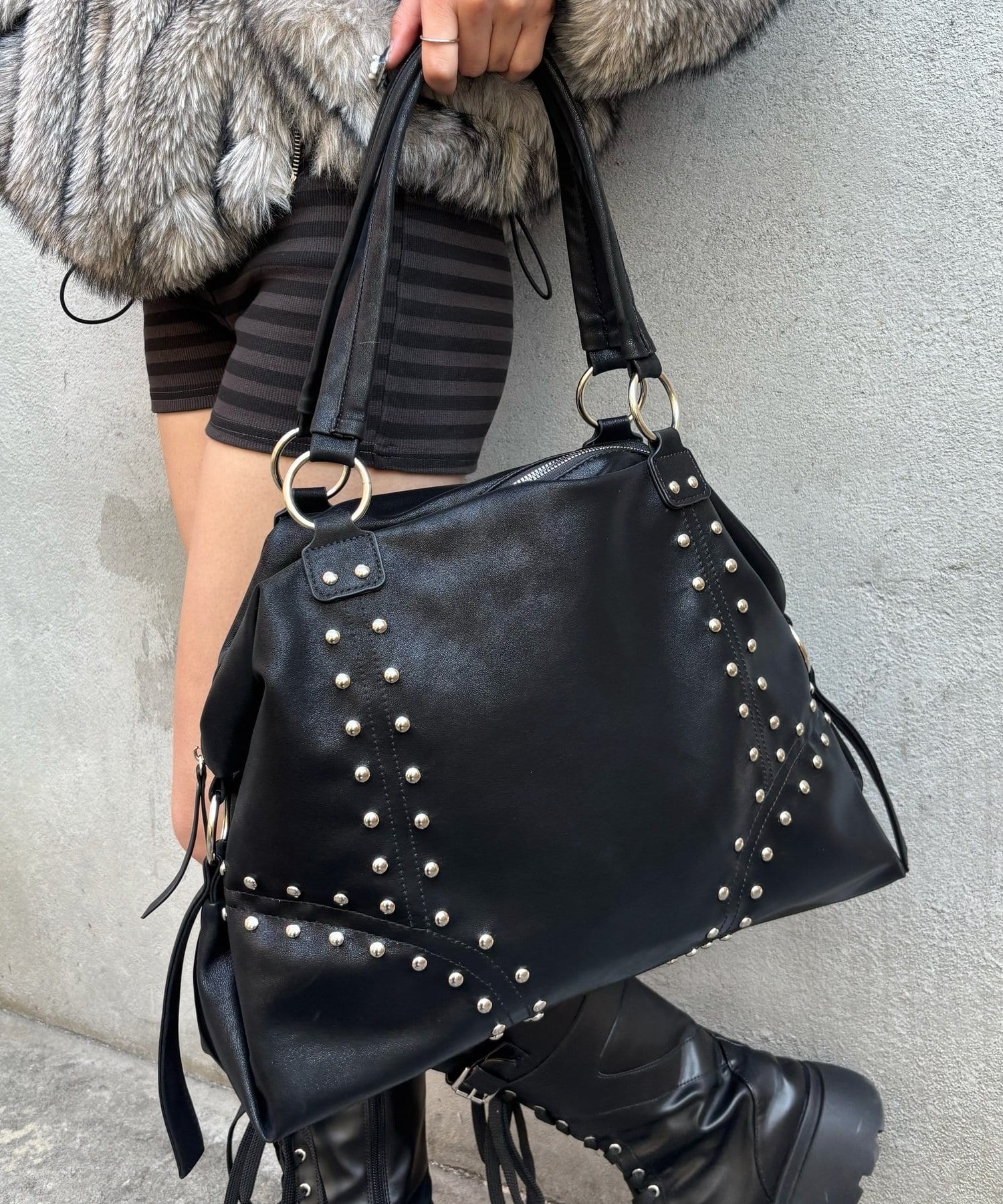 WHO’S WHO gallery(フーズフーギャラリー) 【WEB限定】スタッズフェイクレザーボストンバッグ