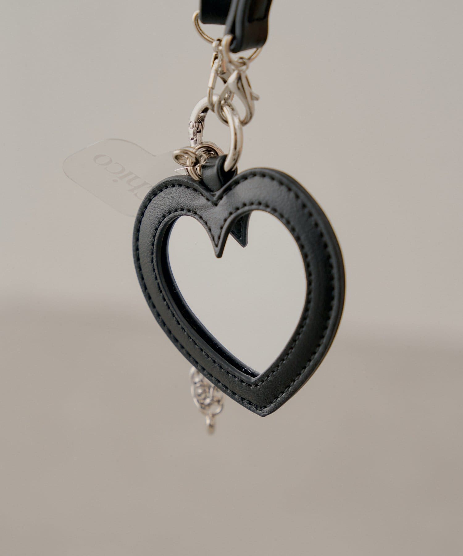 OUTLET(アウトレット) 【Chico】ハートチャーム付きスマホショルダー