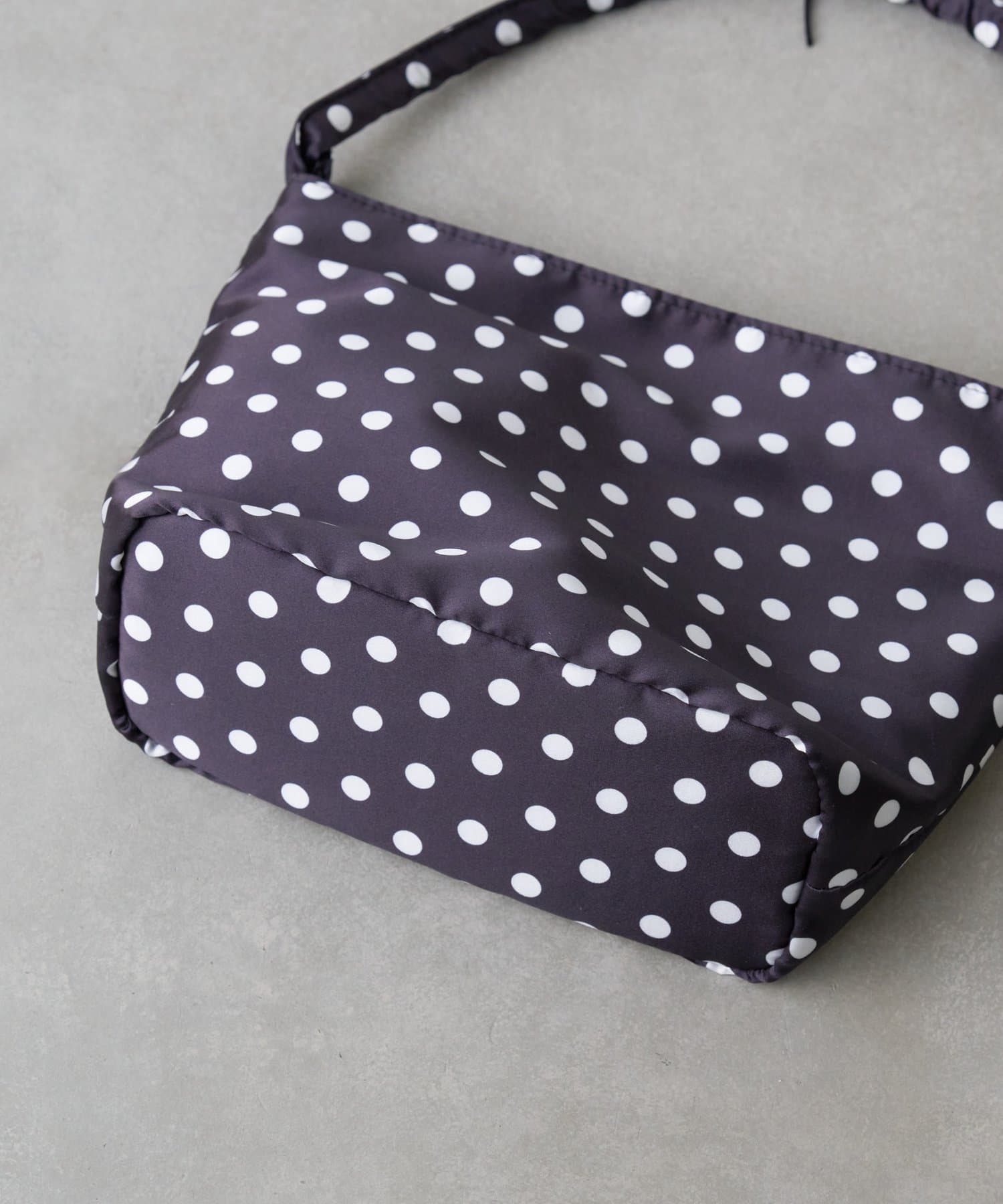 OUTLET(アウトレット) 【CIAOPANIC TYPY】バラチャーム付きサテンバッグ