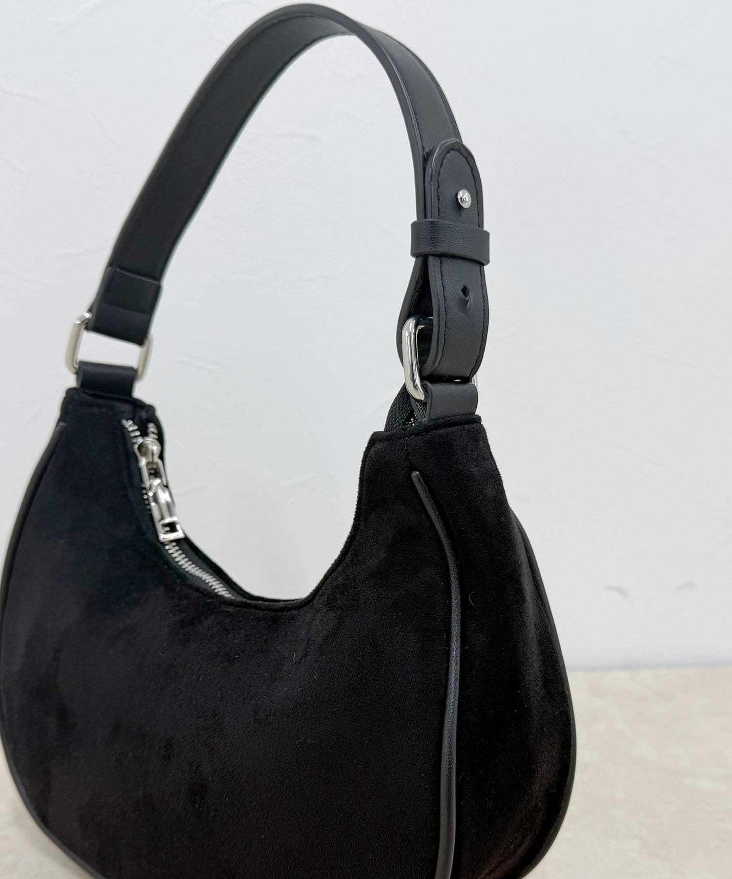 FREDY & GLOSTER(フレディ アンド グロスター) パイピングスエードラウンドワンショルバッグ