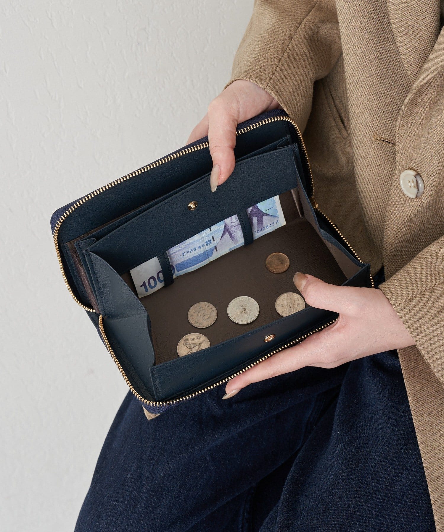 russet(ラシット) エンボスモノグラム多機能ウォレット