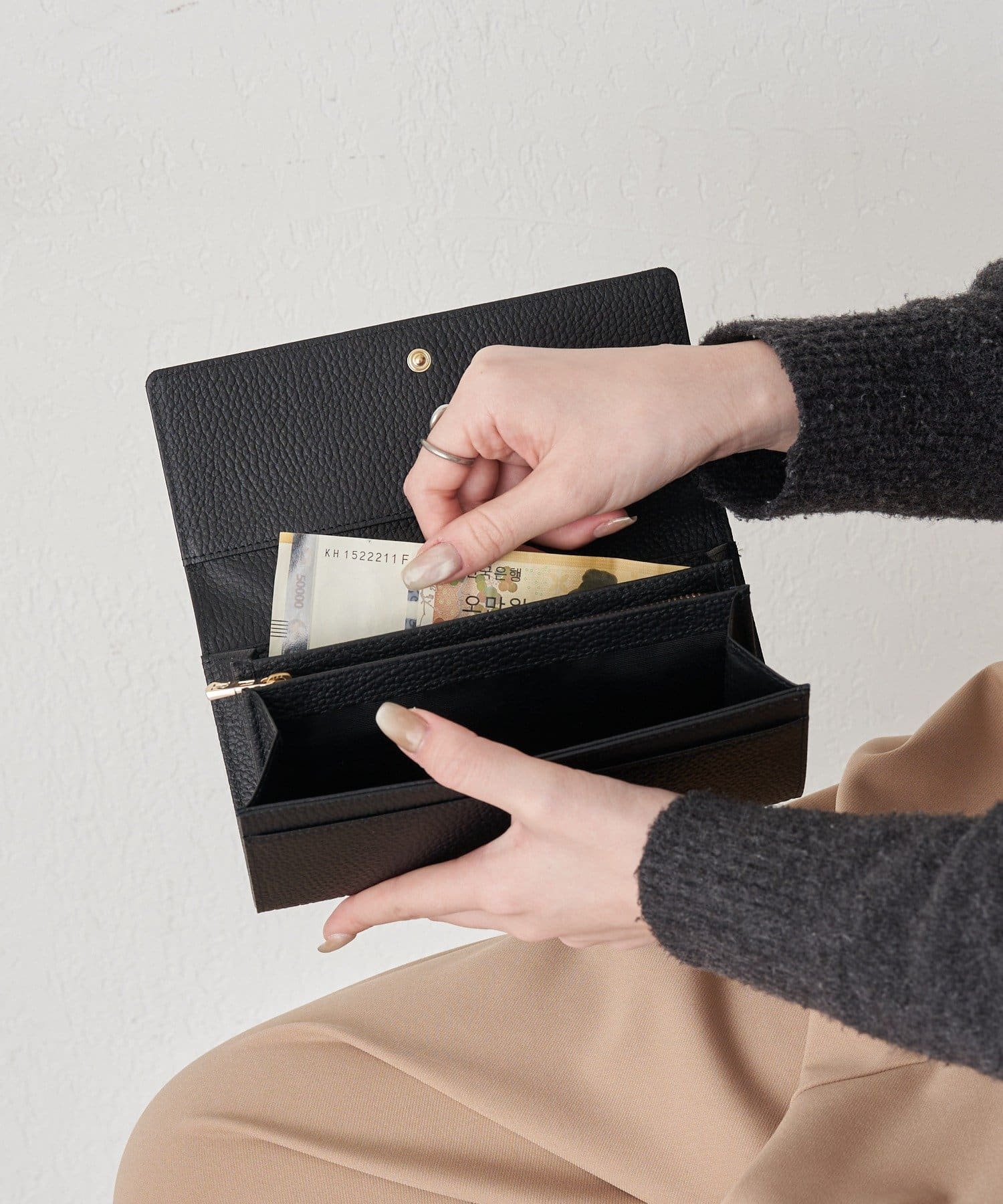 russet(ラシット) サークルプレートロングウォレット