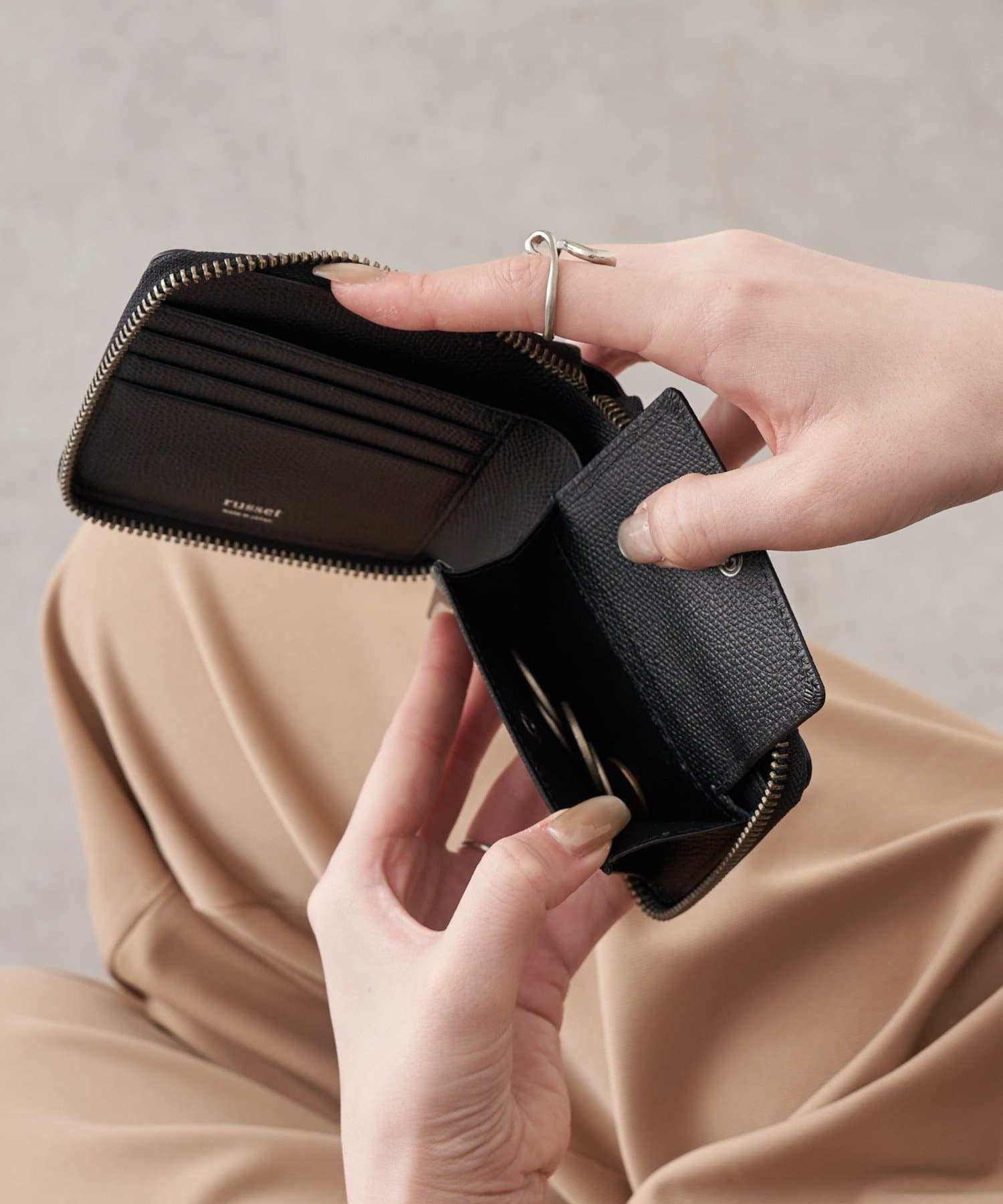 russet(ラシット) ラウンドジップハーフウォレット